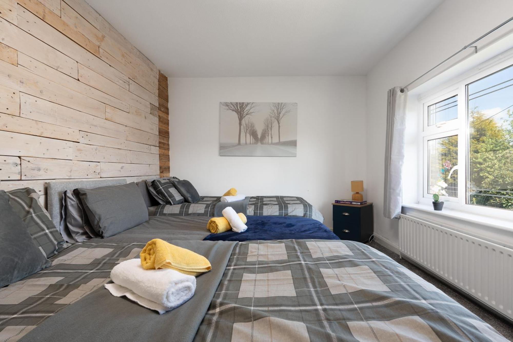 Long 3br House With Parking *
