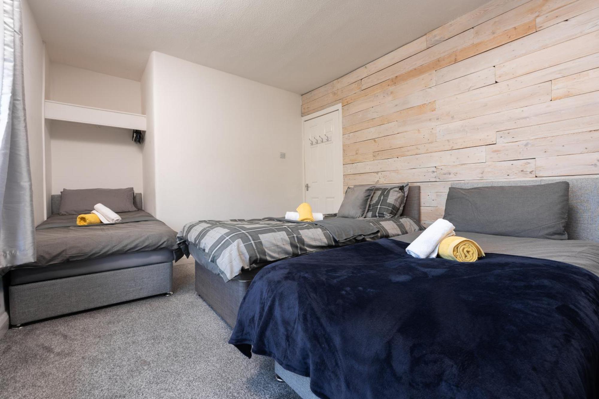 Long 3br House With Parking * Manchester