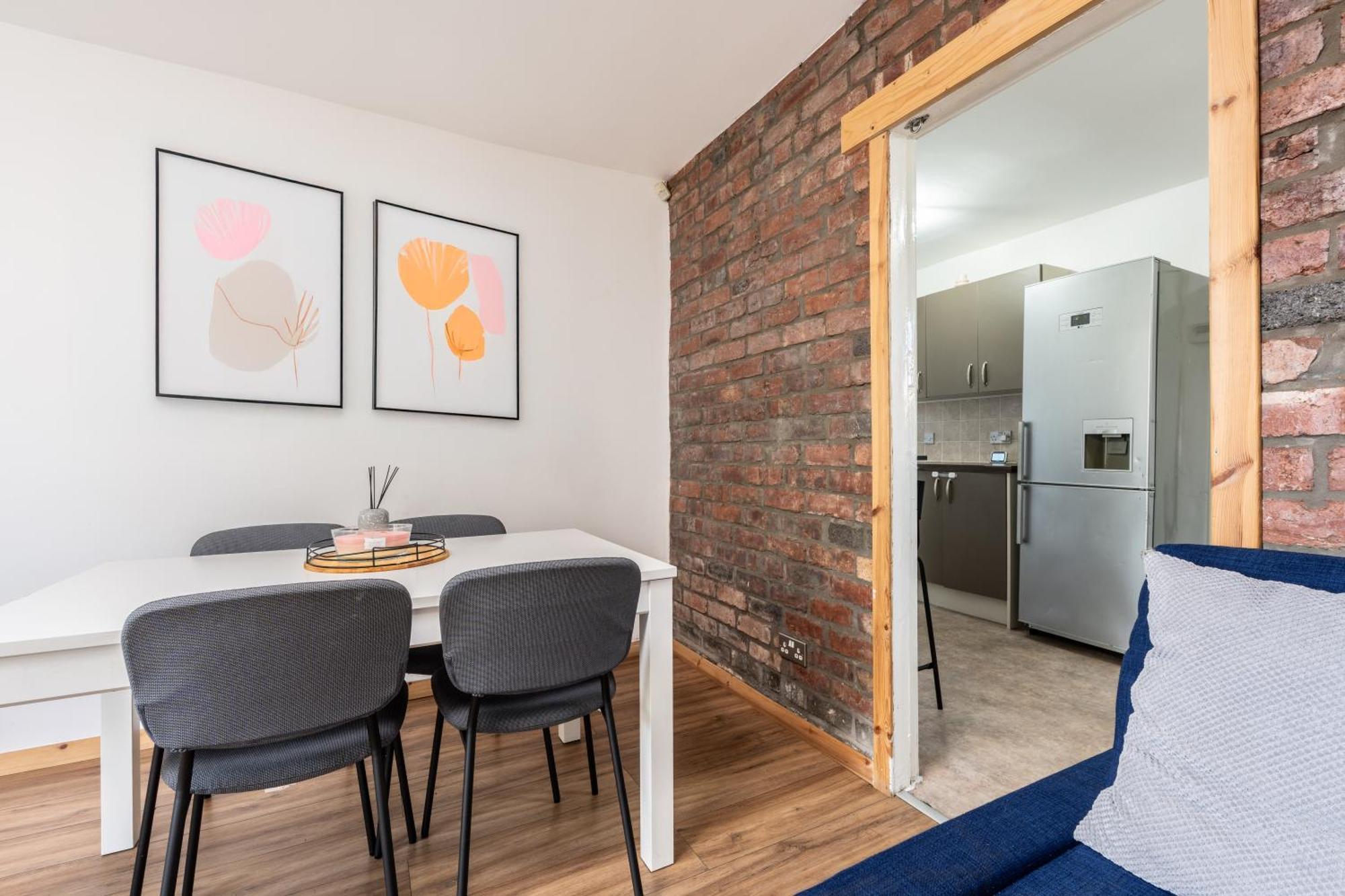 Long 3br House With Parking * Manchester