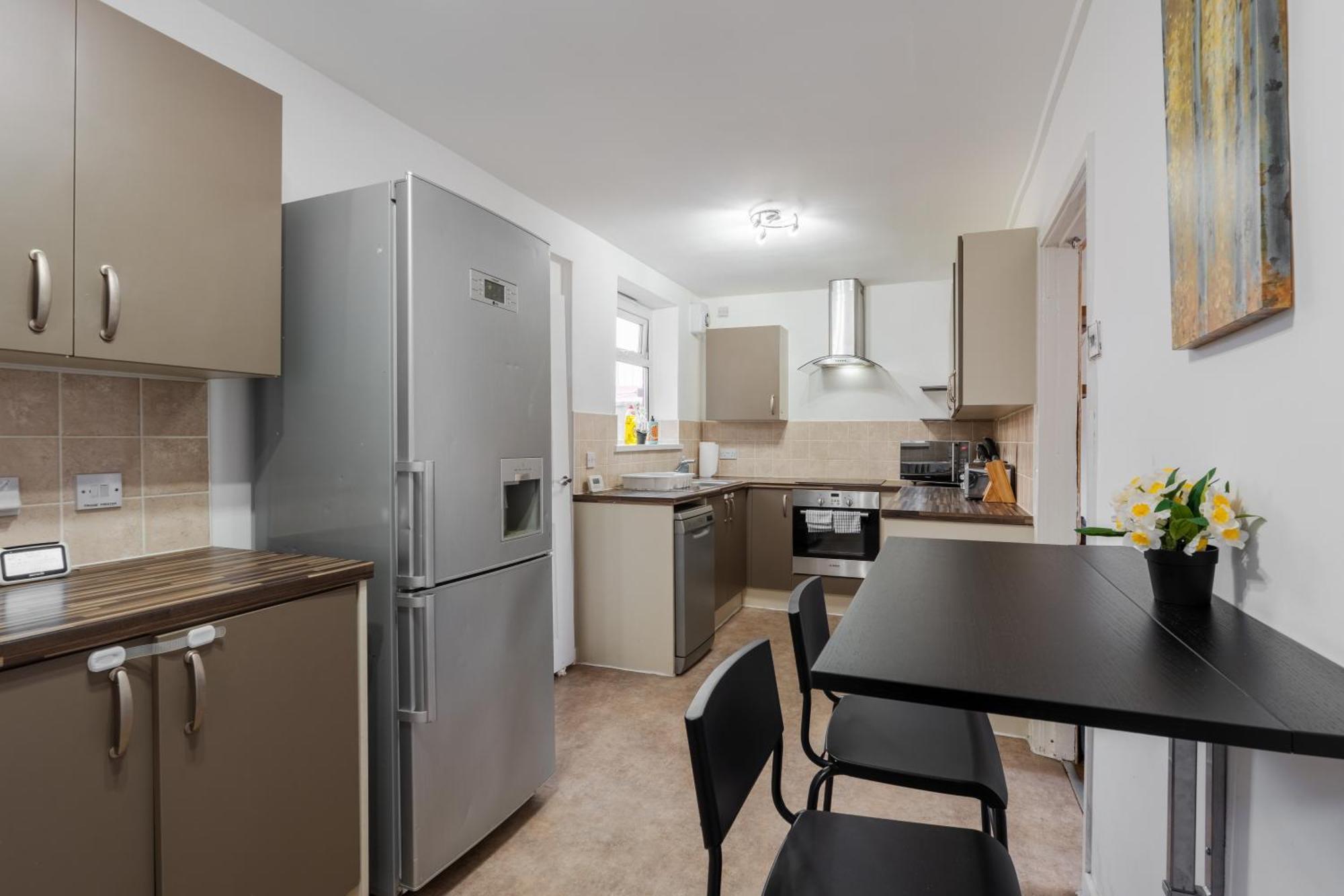 Long 3br House With Parking
