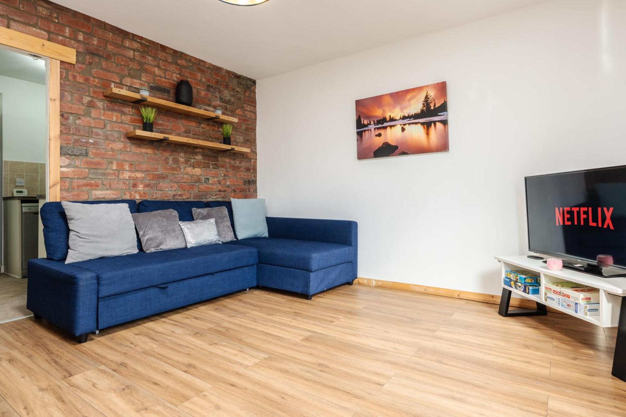 Long 3br House With Parking Manchester