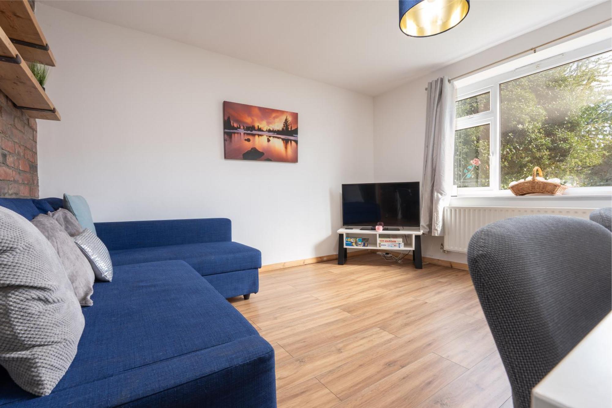 Long 3br House With Parking Manchester