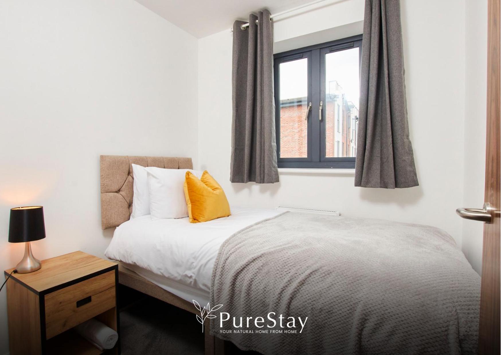 Purestay Manchester: 5-bedroom Business Haven Holiday home *