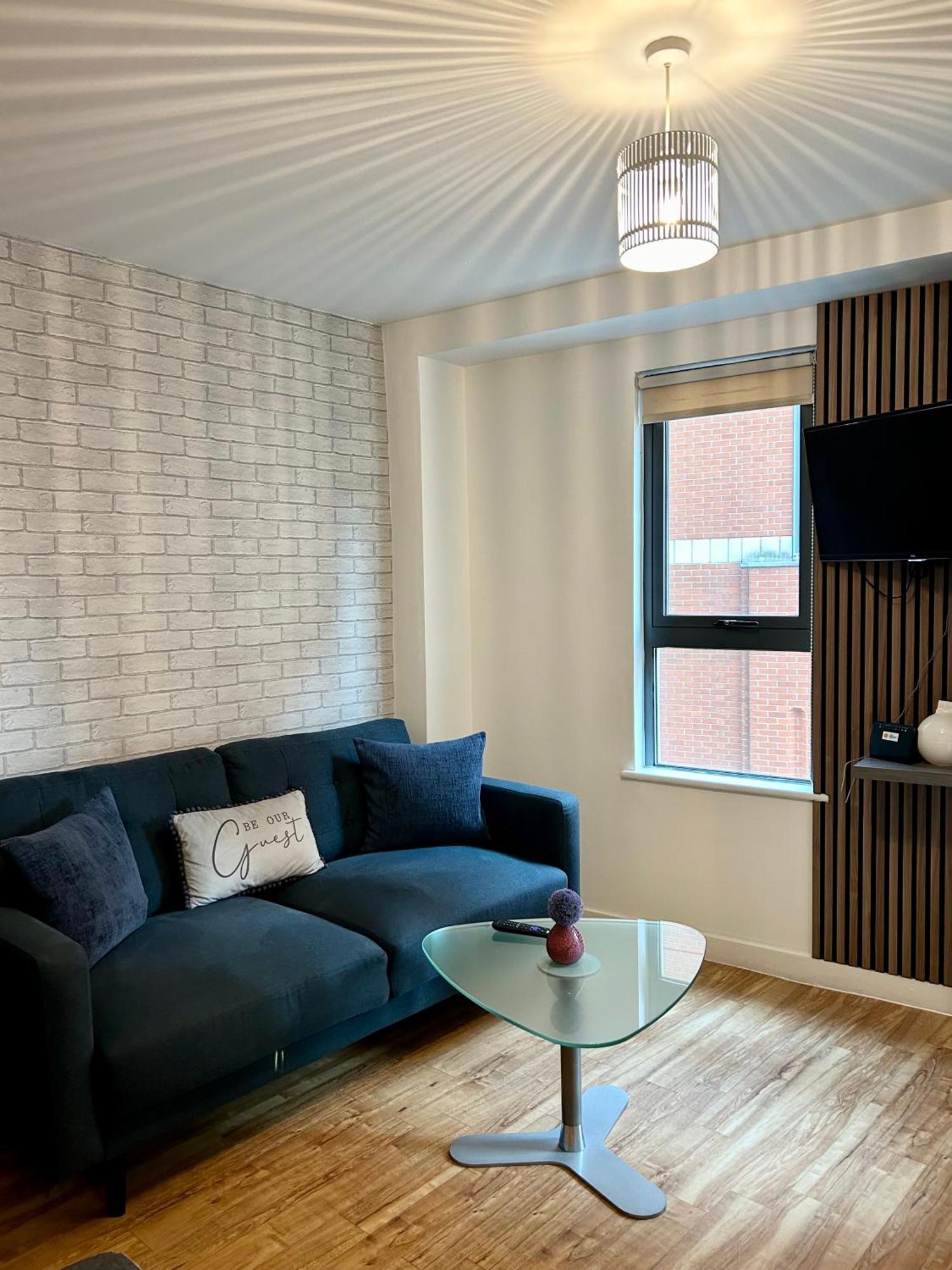 Lovely 2 - Bedroom In Centre *