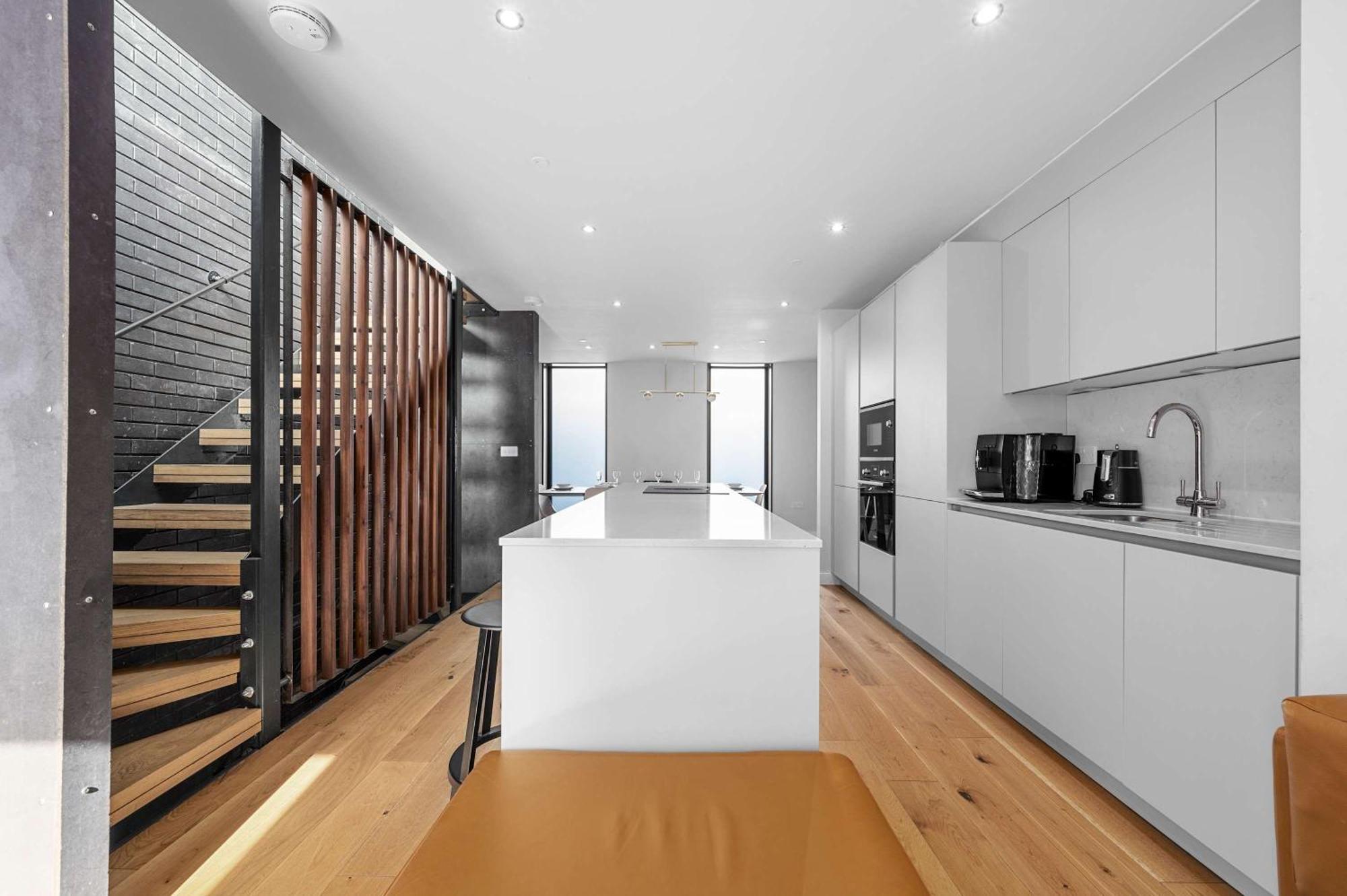 Free Parking - Roof Terrace - Luxury Townhouse Holiday home
