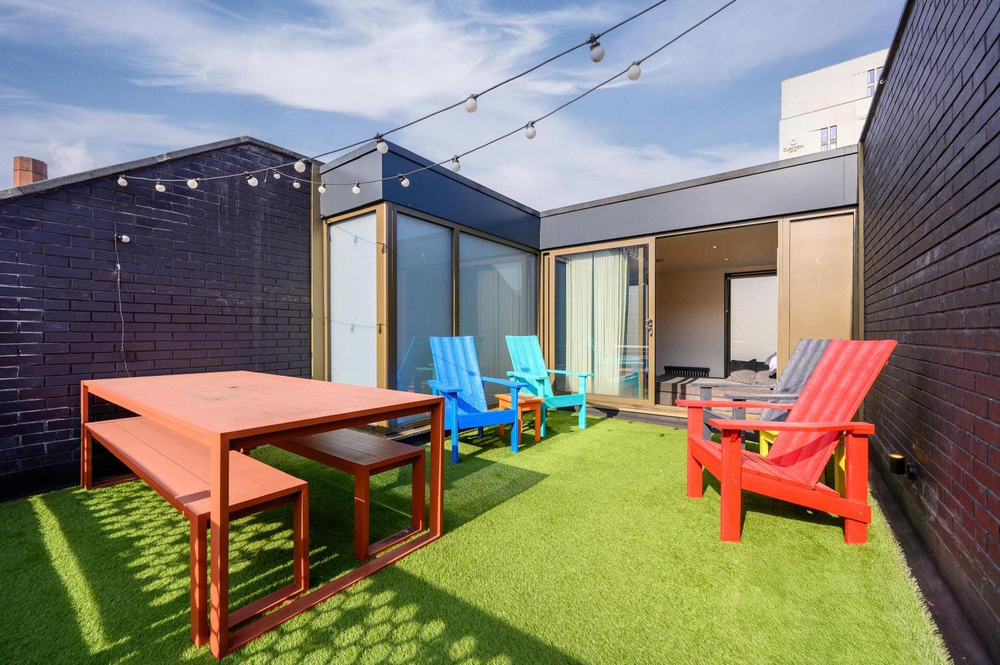 Free Parking - Roof Terrace - Luxury Townhouse Holiday home