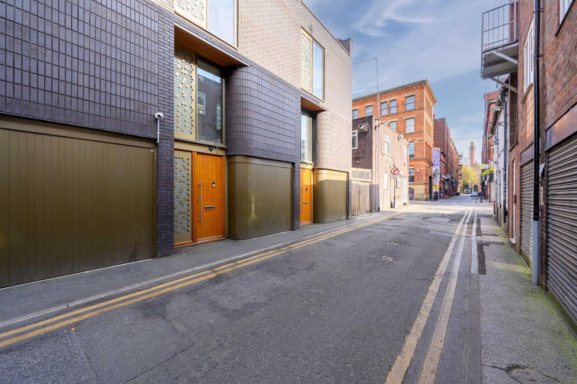 Free Parking - Roof Terrace - Luxury Townhouse Holiday home *