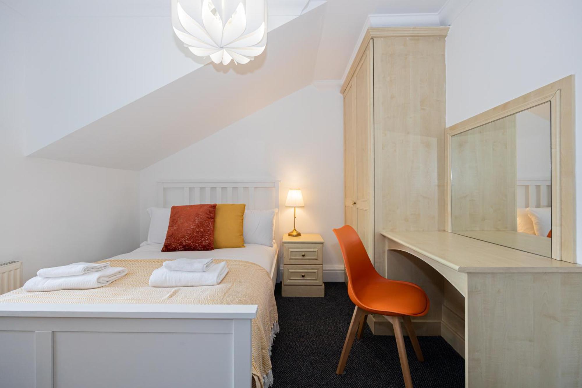 Apartment The Burton- Free Gated Parking Manchester