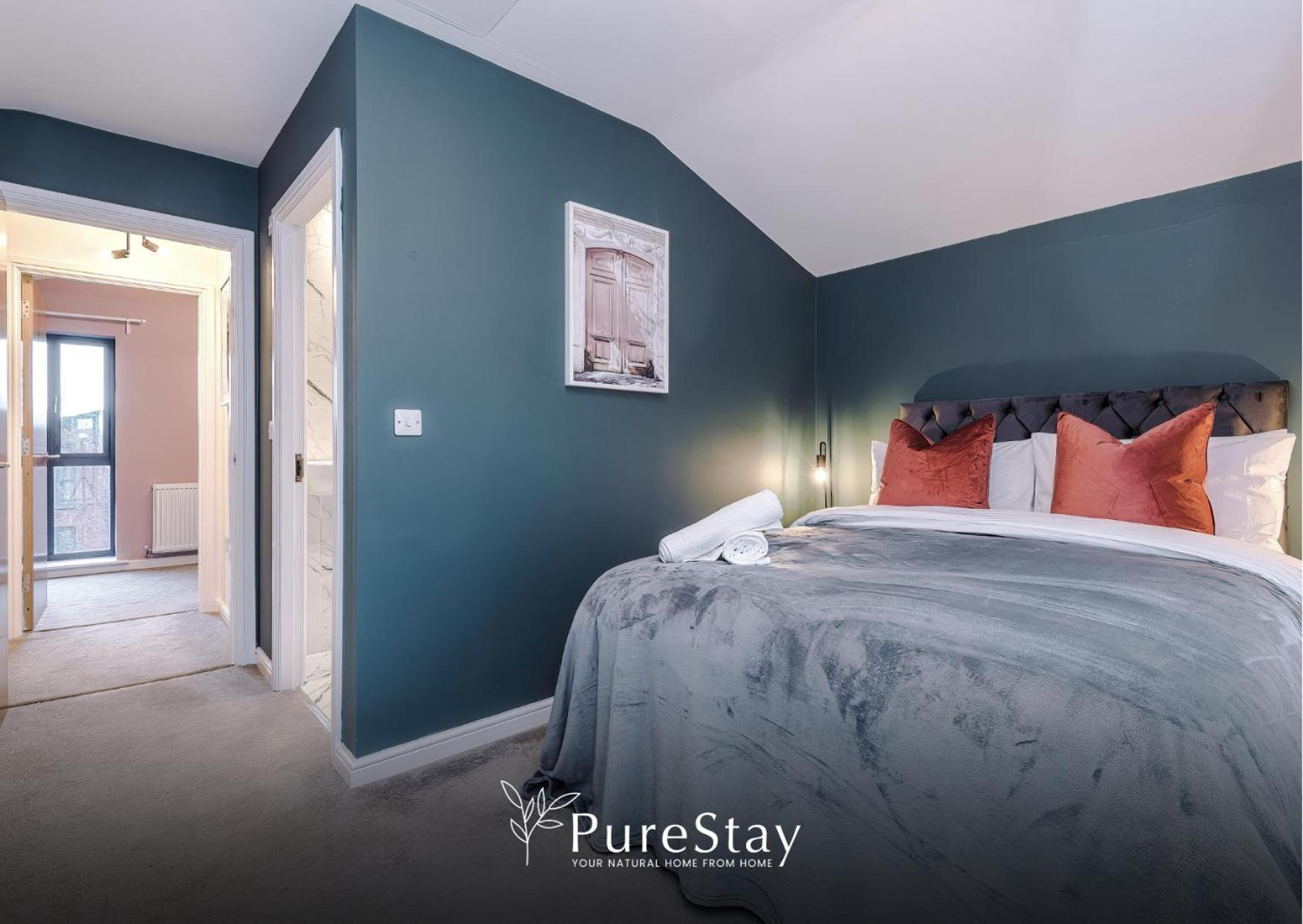 Purestay Manchester: Five-bedroom House With Free Parking * Manchester