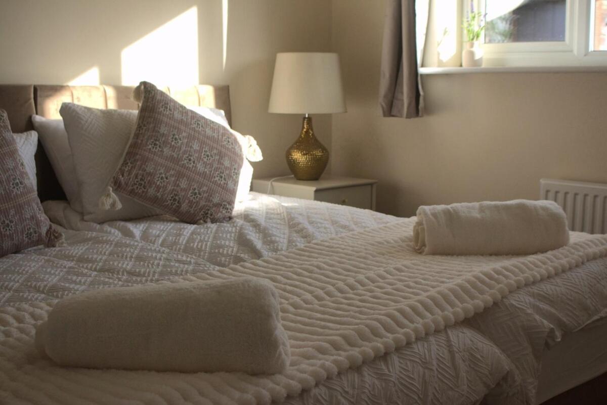 Holiday home Hub - 2br With Free Parking, Near Airport & Attractions Manchester