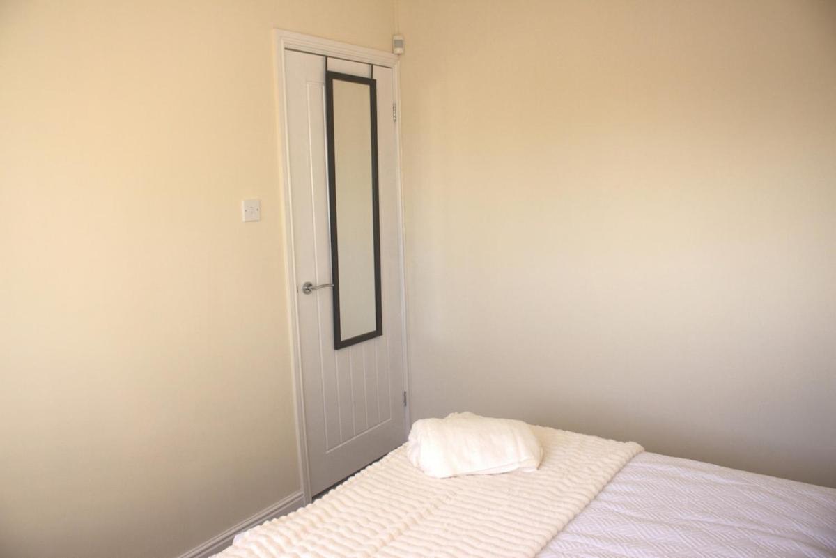 Hub - 2br With Free Parking, Near Airport & Attractions Holiday home Manchester
