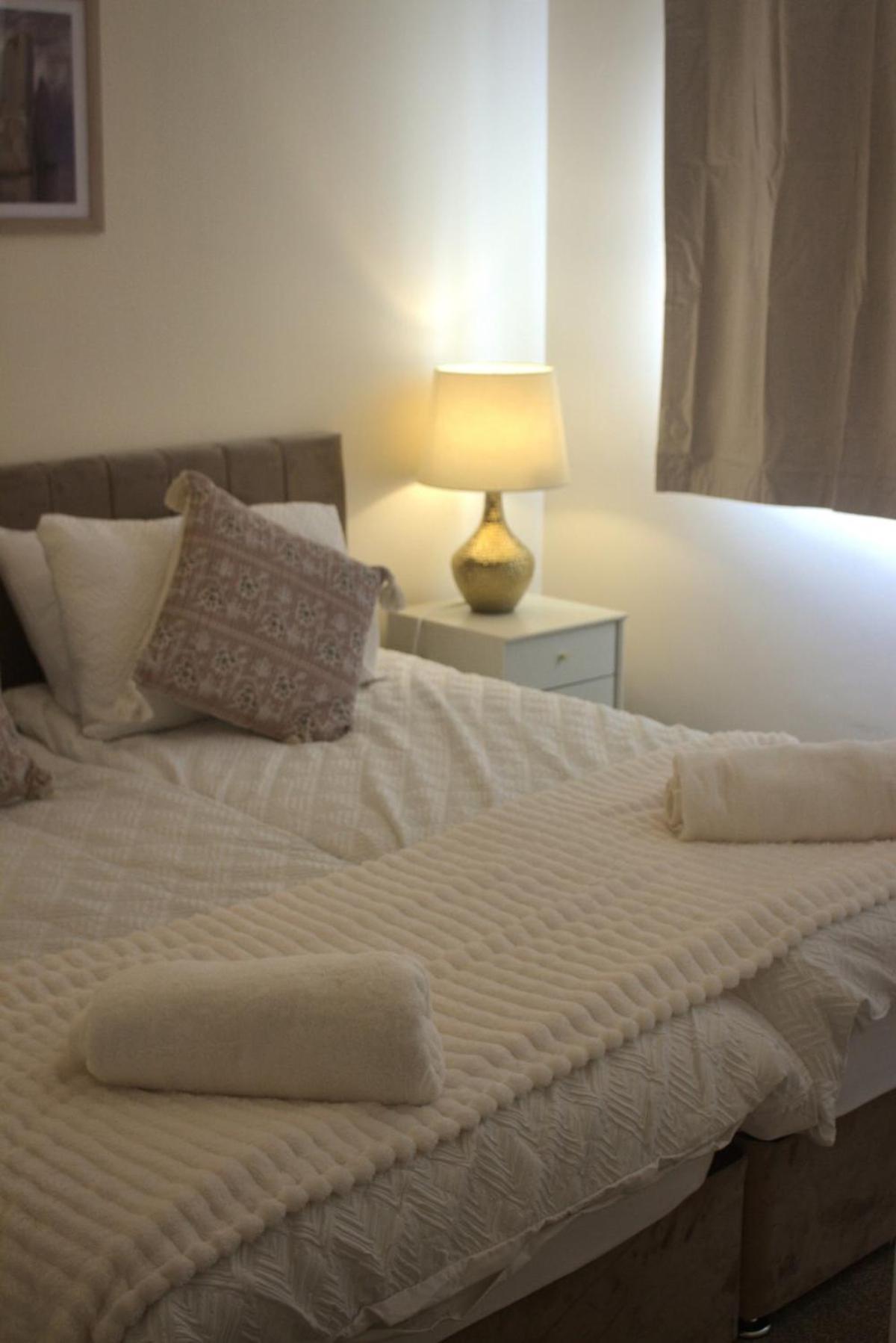 Hub - 2br With Free Parking, Near Airport & Attractions