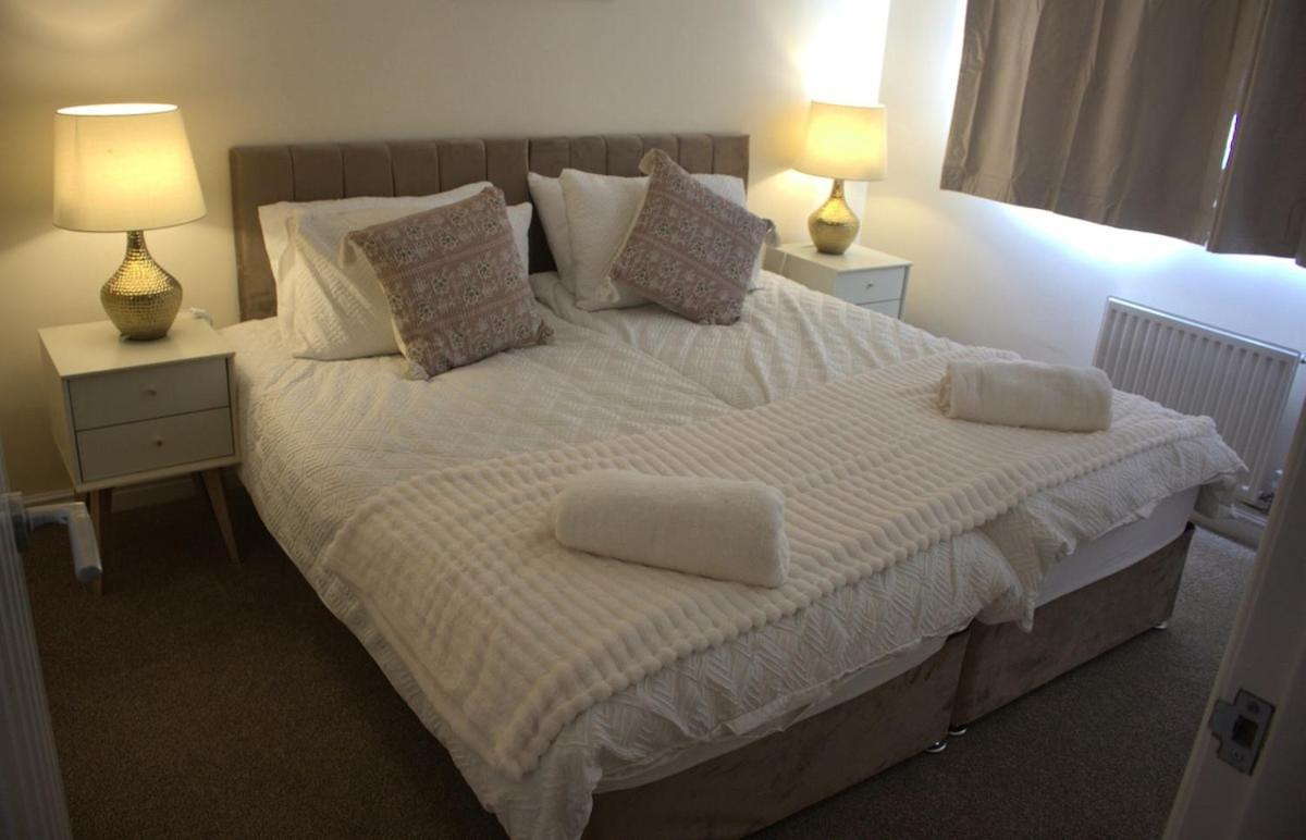 Hub - 2br With Free Parking, Near Airport & Attractions