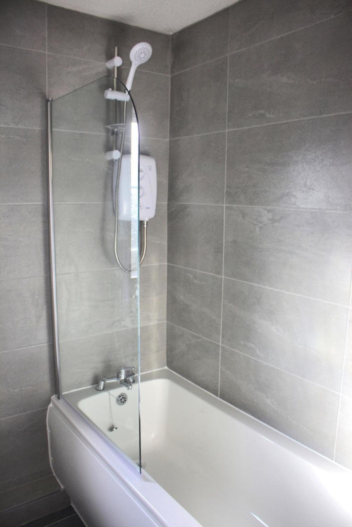Hub - 2br With Free Parking, Near Airport & Attractions