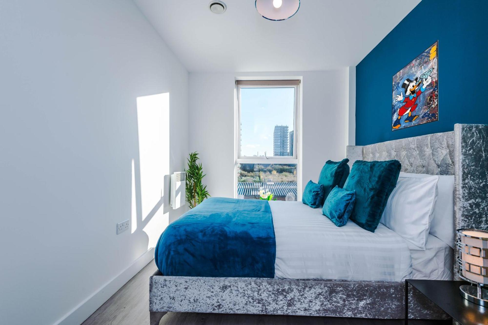Lux Livin' - Luxury 5 Bed Centre *