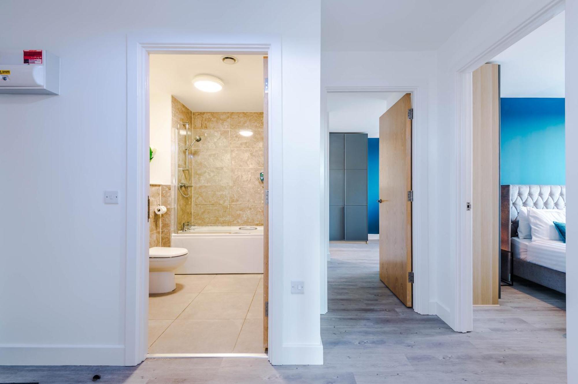 Lux Livin' - Luxury 5 Bed Centre Apartment *
