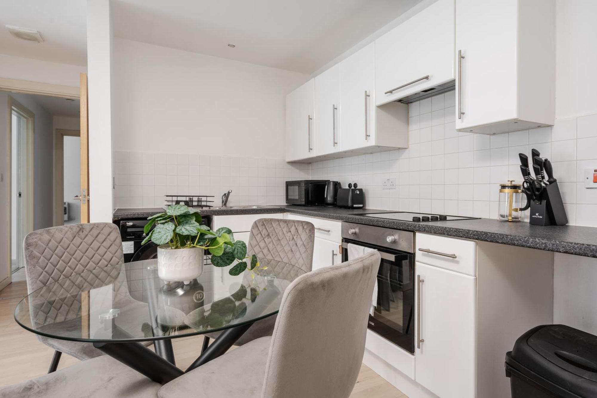 Luxury 2 Bed Centre Free Parking Apartment