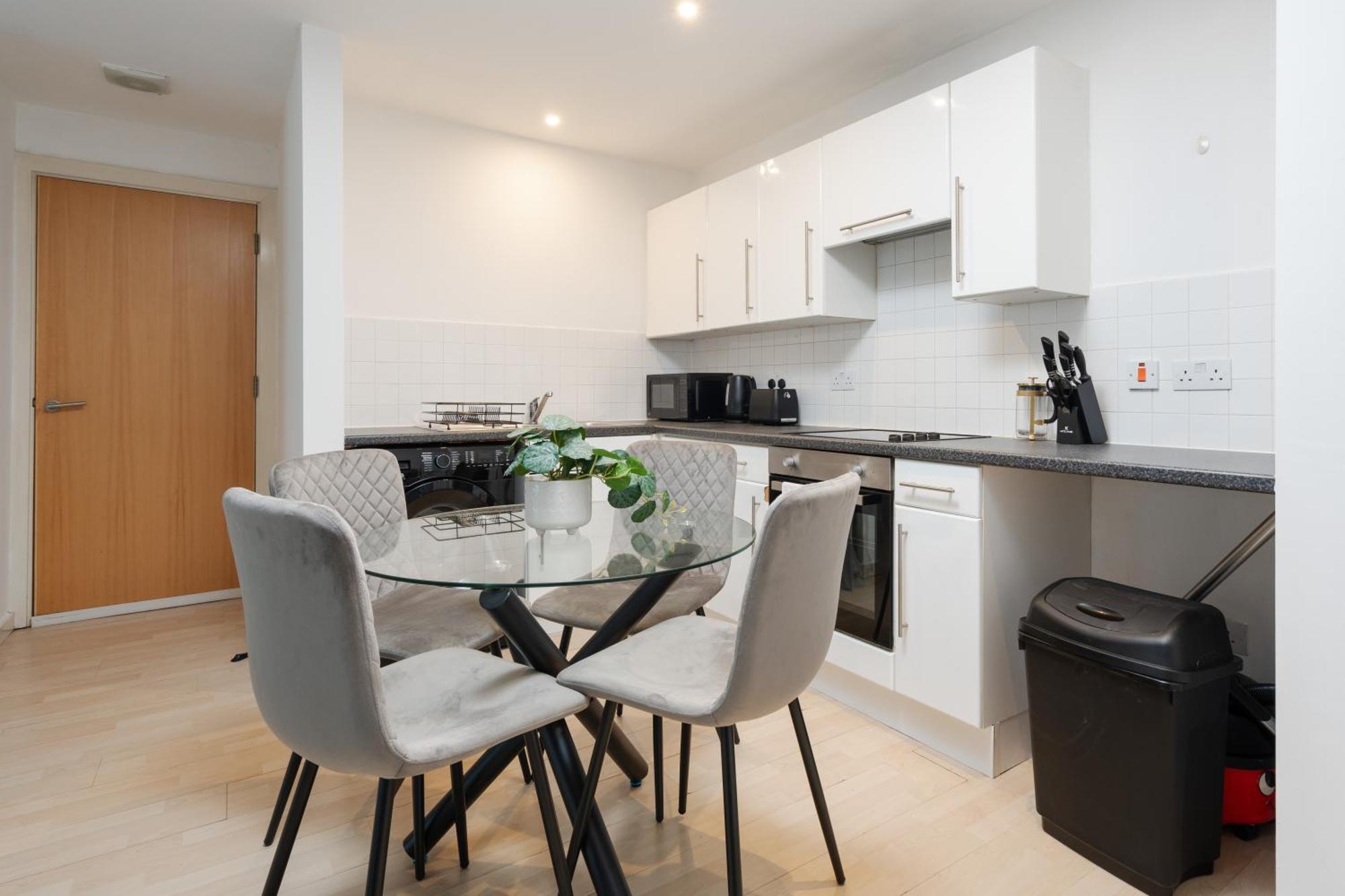 Luxury 2 Bed Centre Free Parking Apartment