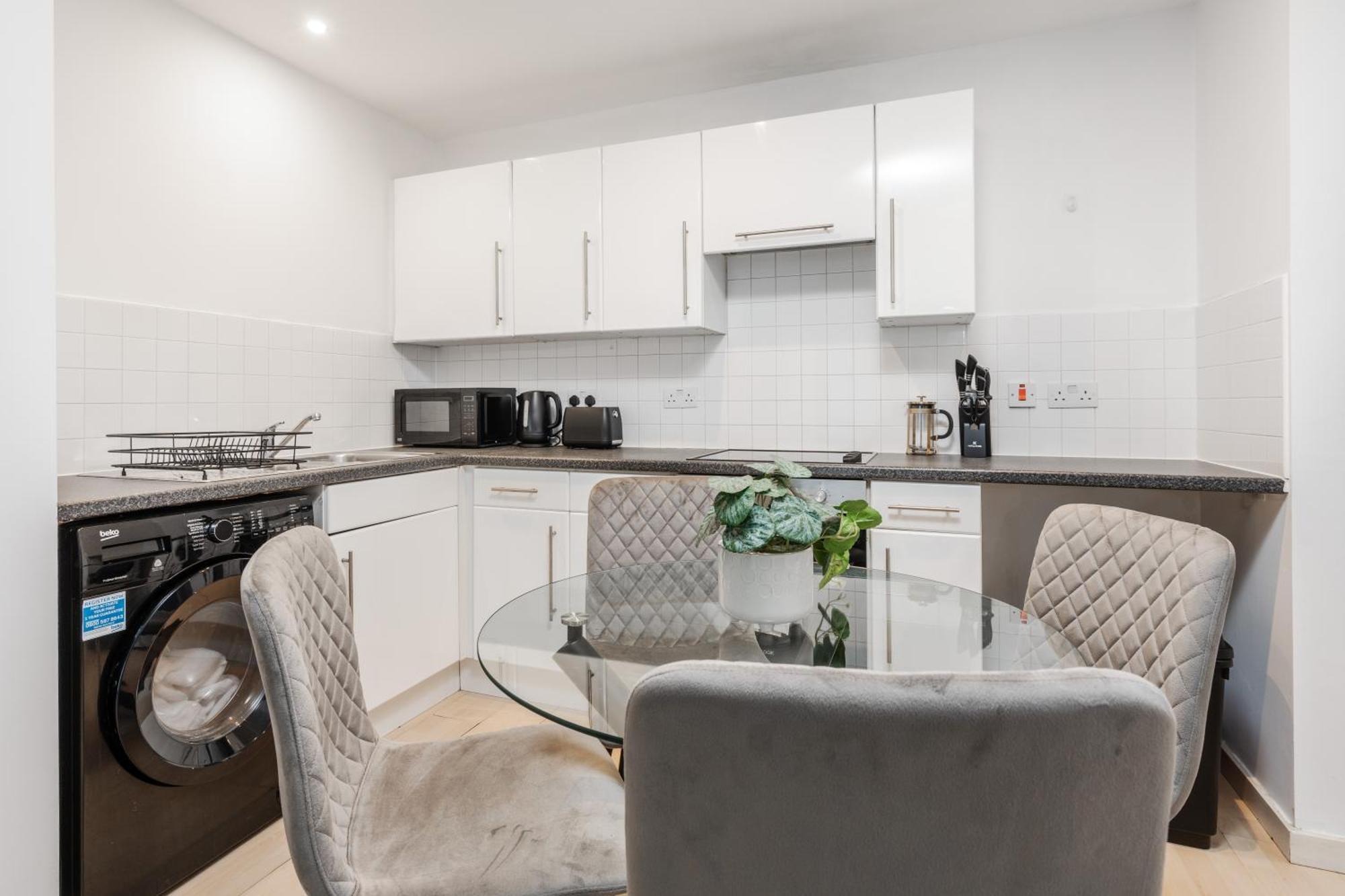Luxury 2 Bed Centre Free Parking Apartment *