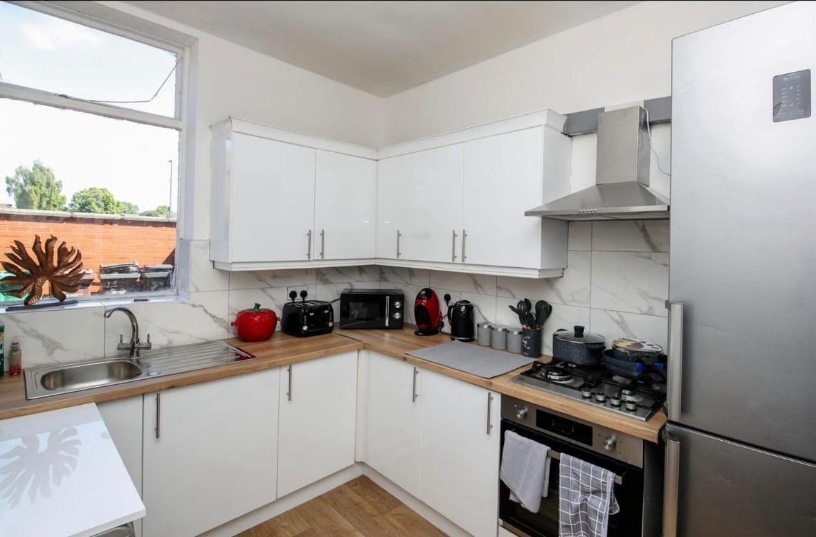 2 Min Walk Etihad Stadium & Coop Arena - 3br, Free Parking Apartment *
