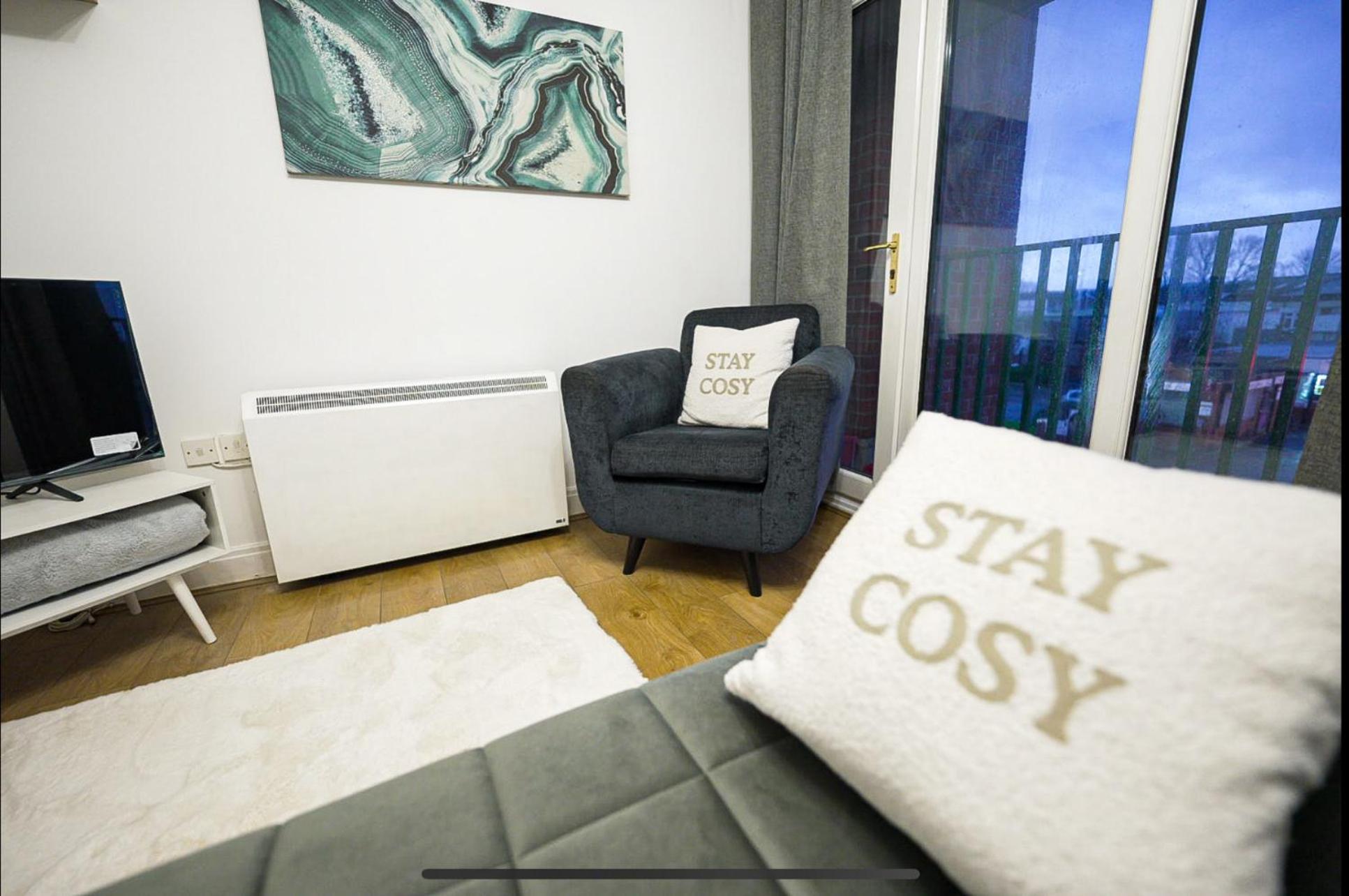 Modern Luxury 2 Bed Apartment, Sleeps 5 Apartment