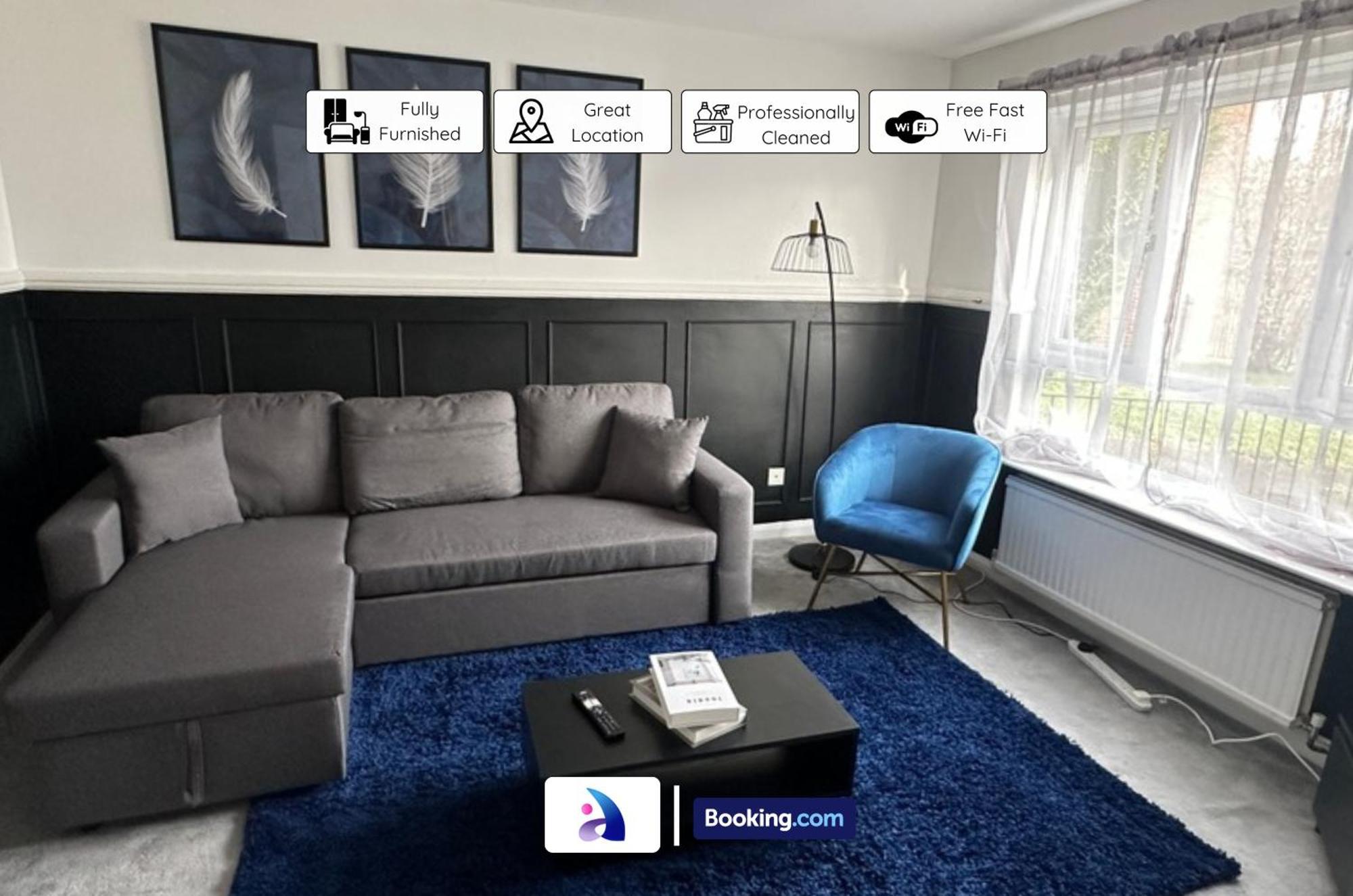 Discounted - 3-bed By Avalora Short Lets & Serviced Old Trafford With Pool & Tennis Table - Driveway * Manchester