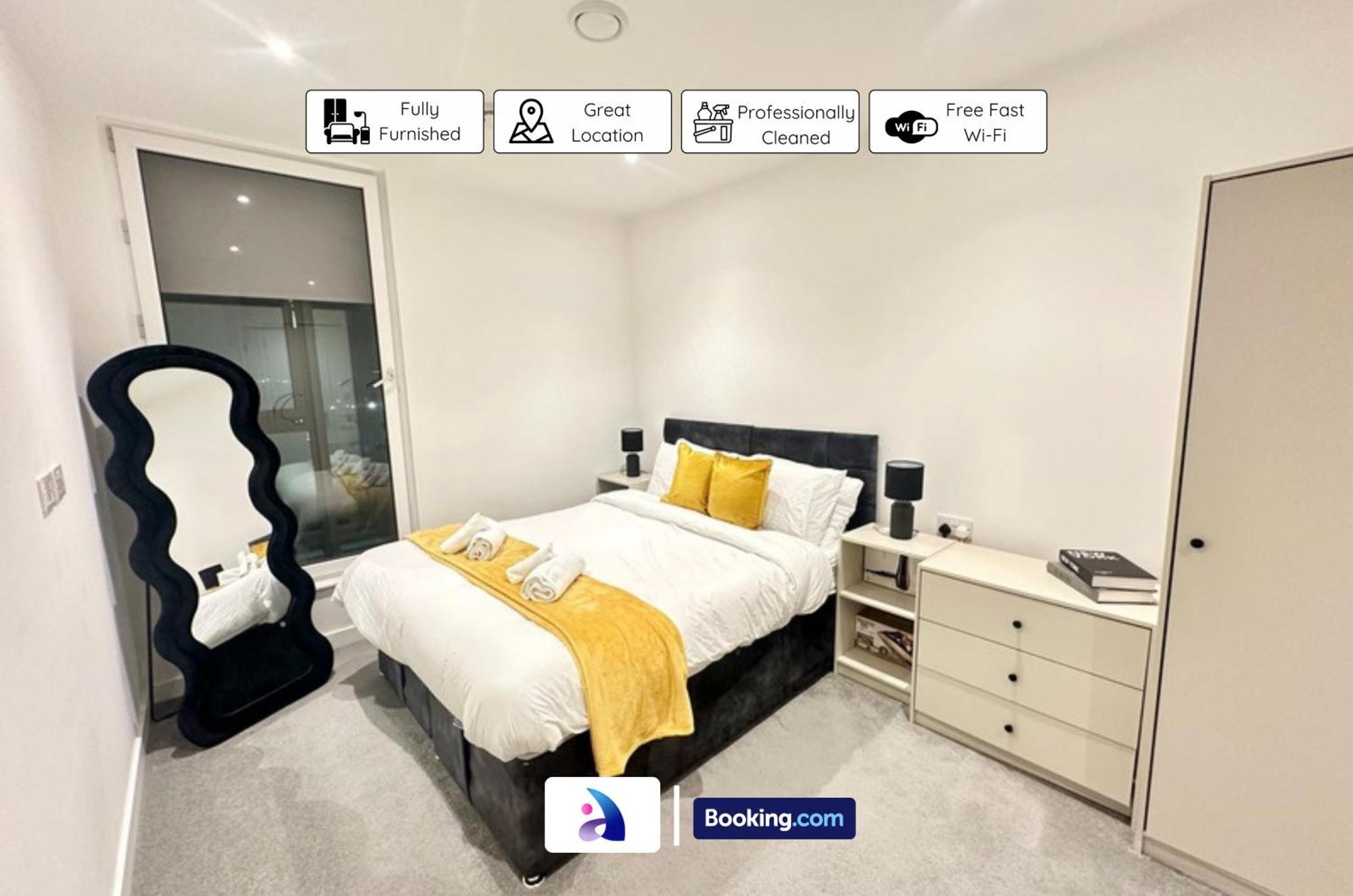 Spacious By Avalora Short Lets & Serviced Old Trafford With Free Wi-fi, Mcr Stadium, Sleeps 6 * Manchester