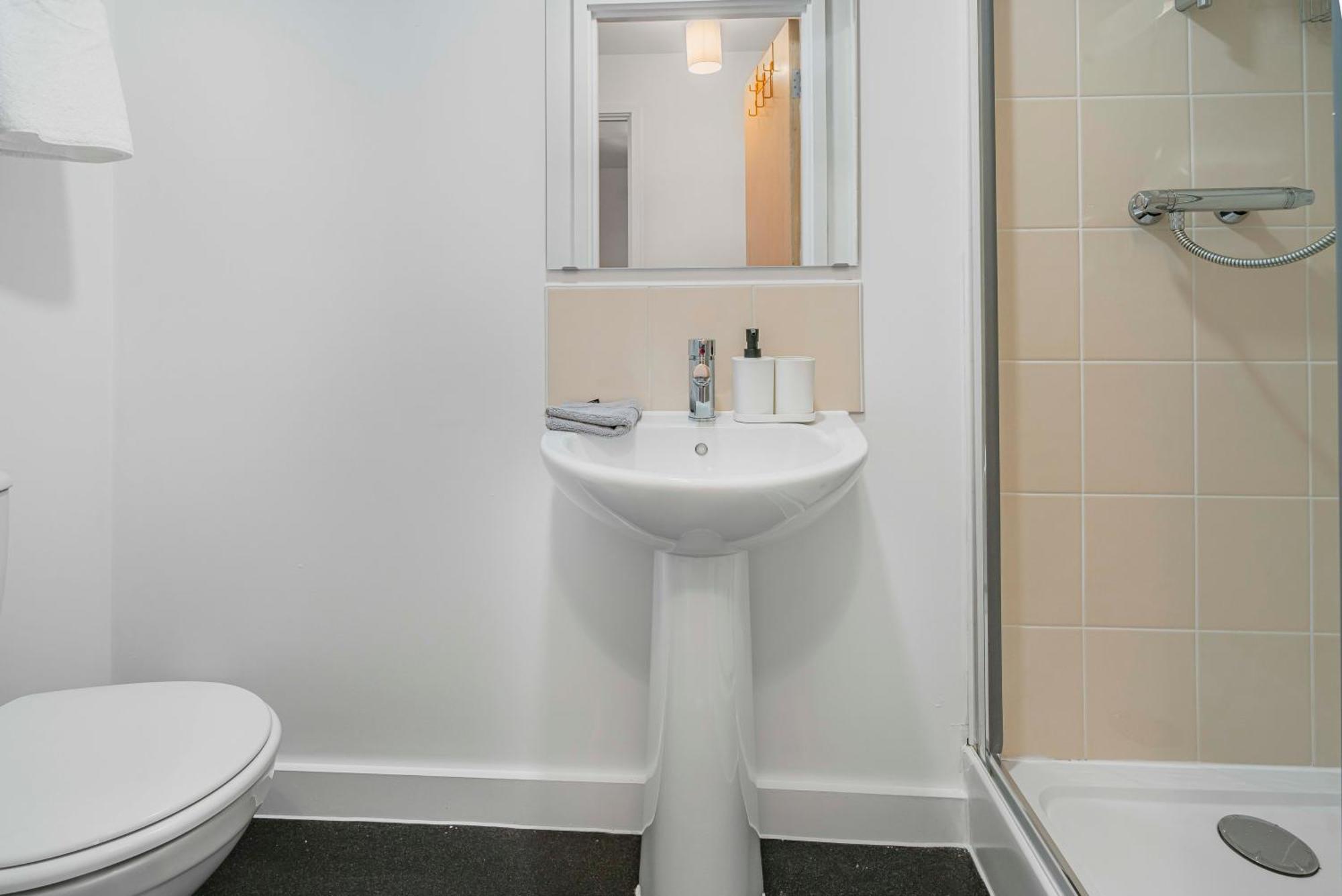 Old Trafford With Free Parking Apartment Manchester