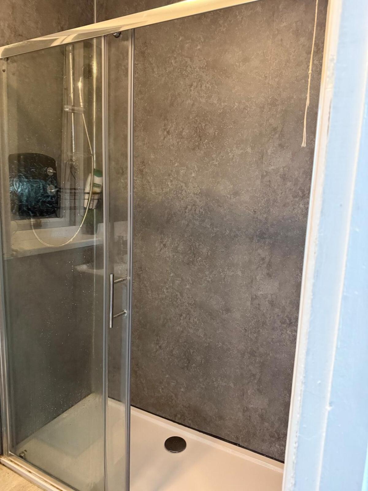 Cozy 3 Bed House - With Free Parking & Wifi Manchester