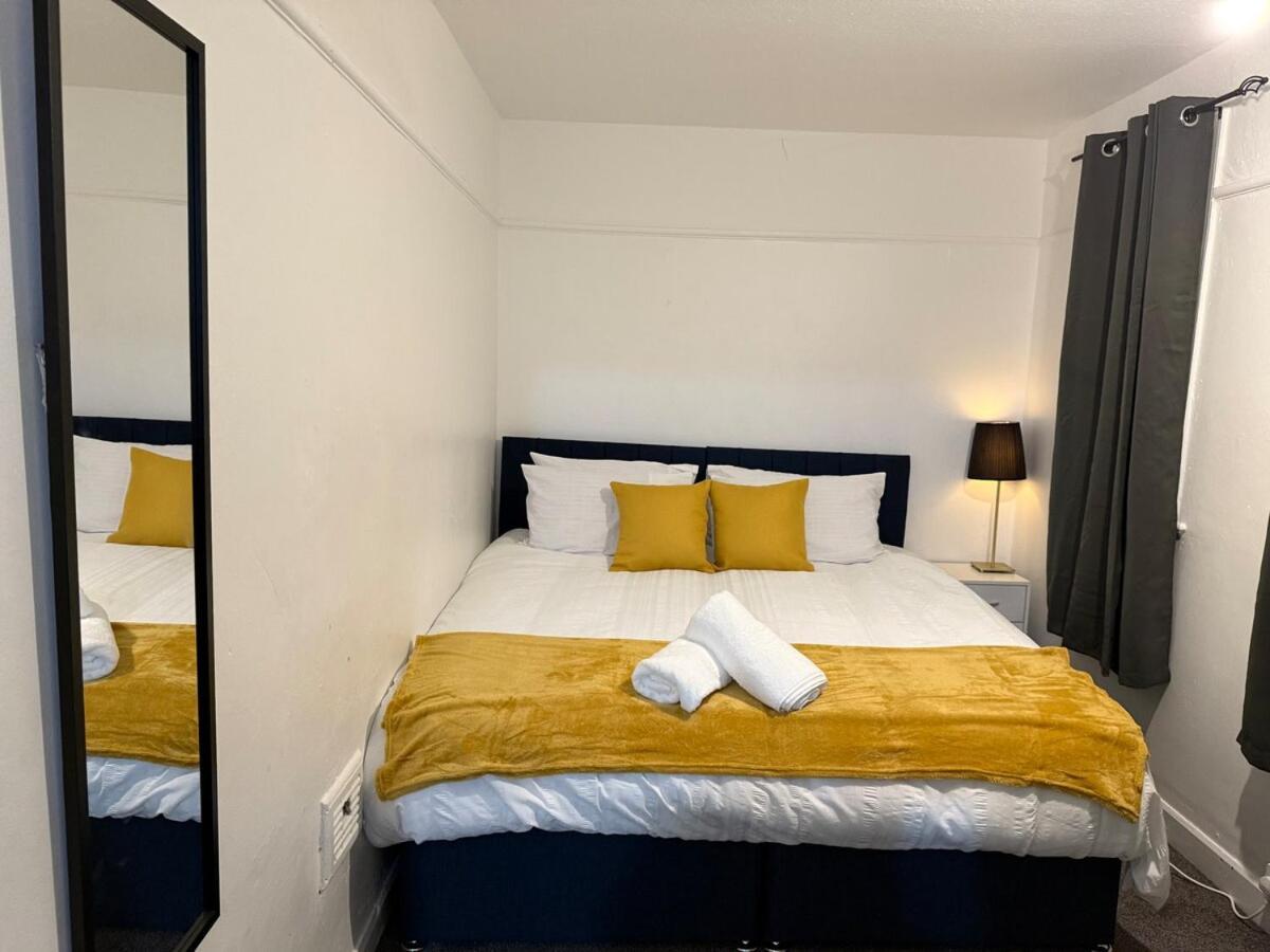 Cozy 3 Bed House - With Free Parking & Wifi * Manchester