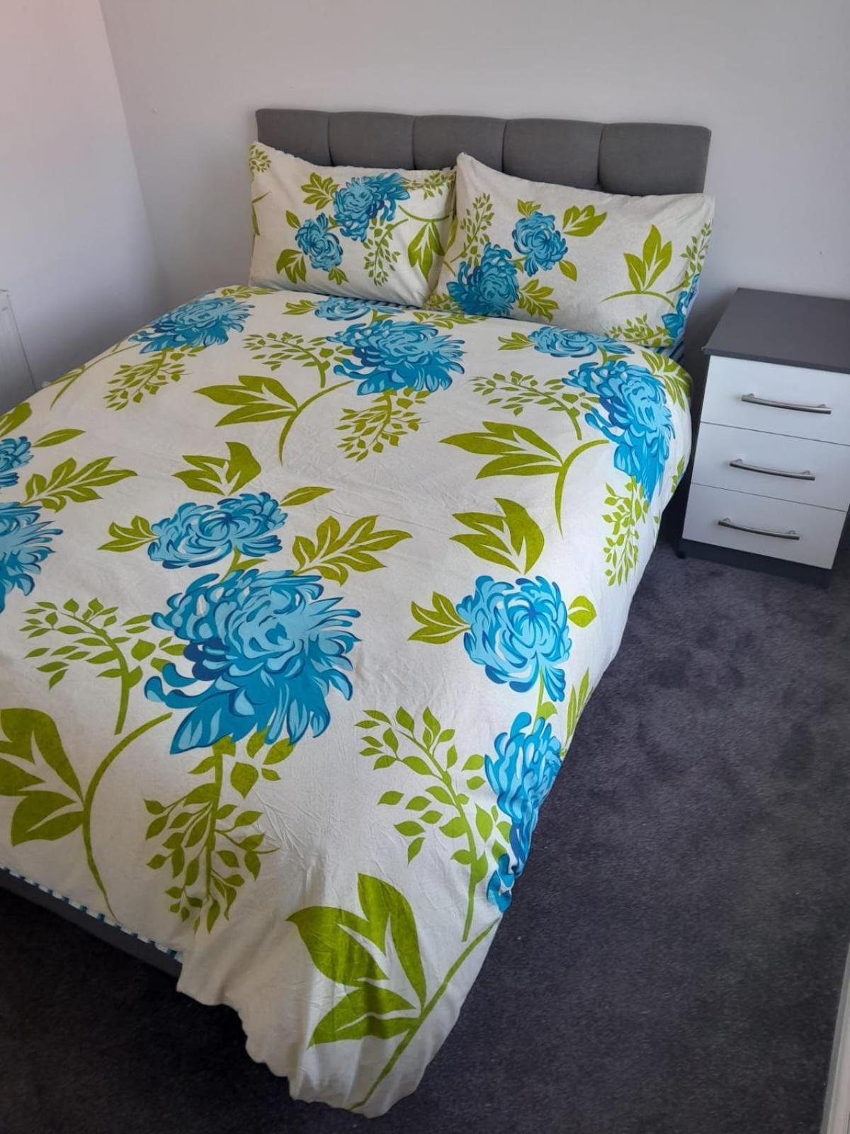 Monarch House Guest house *