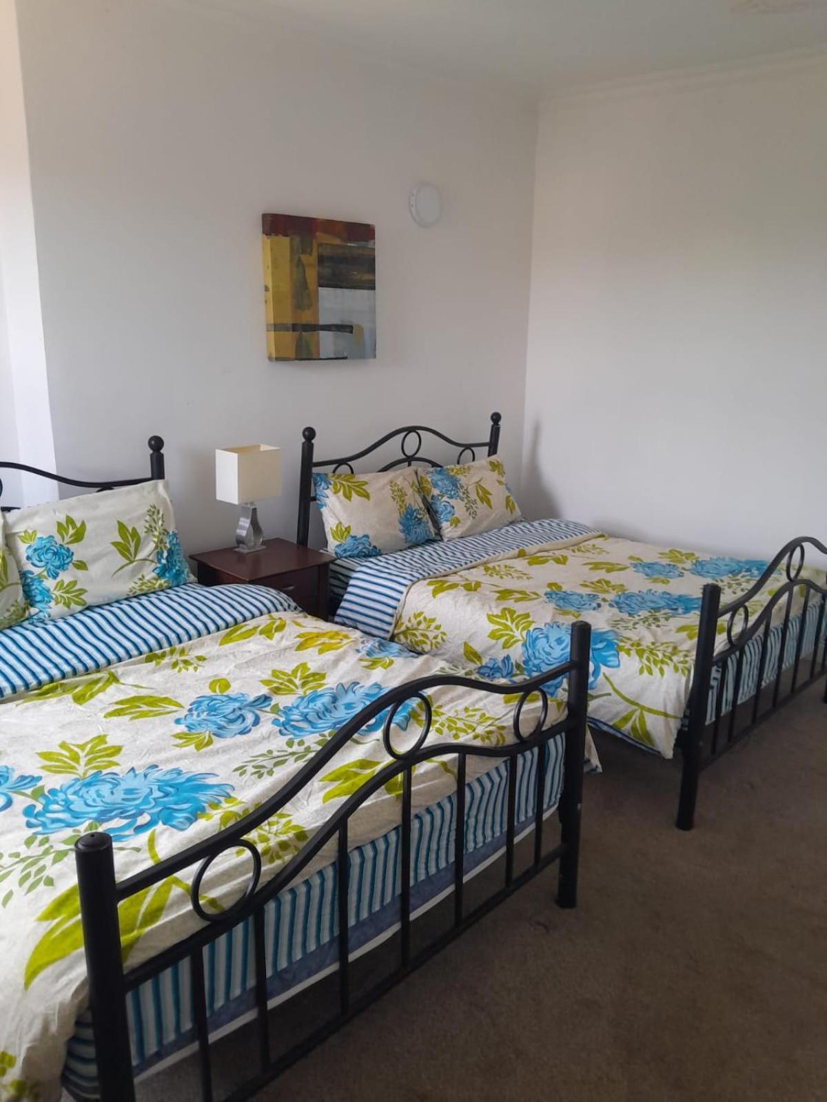 Guest house Monarch House *