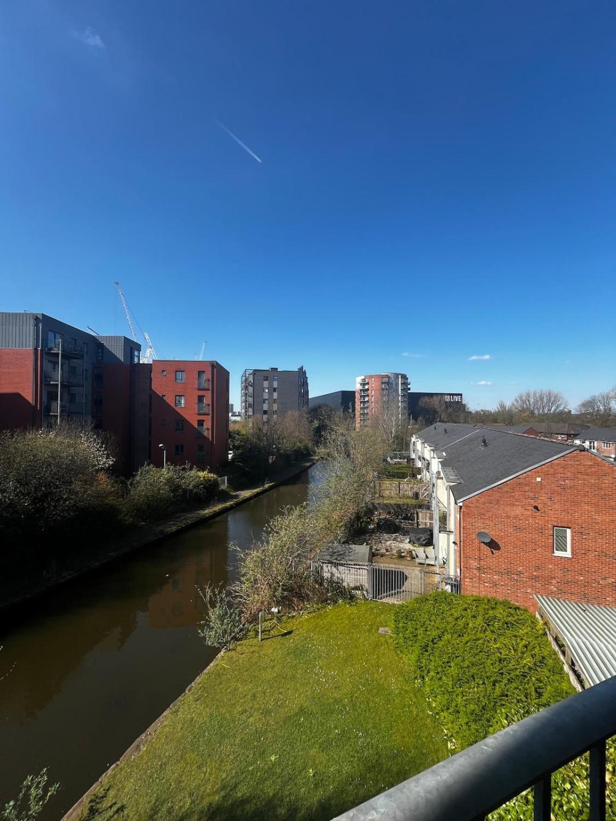 Apartment Serene 2-bed Flat With Canal Views - Coop Live & Ethiad
