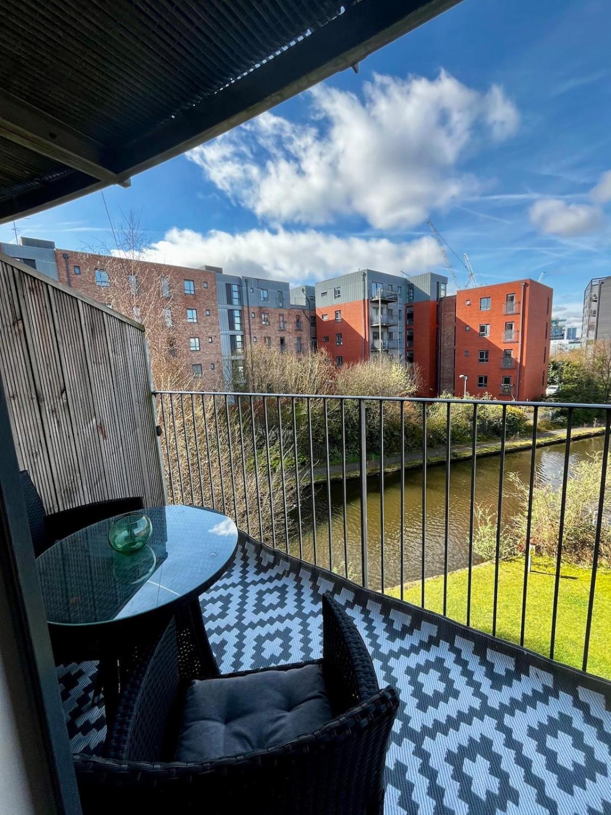 Apartment Serene 2-bed Flat With Canal Views - Coop Live & Ethiad *
