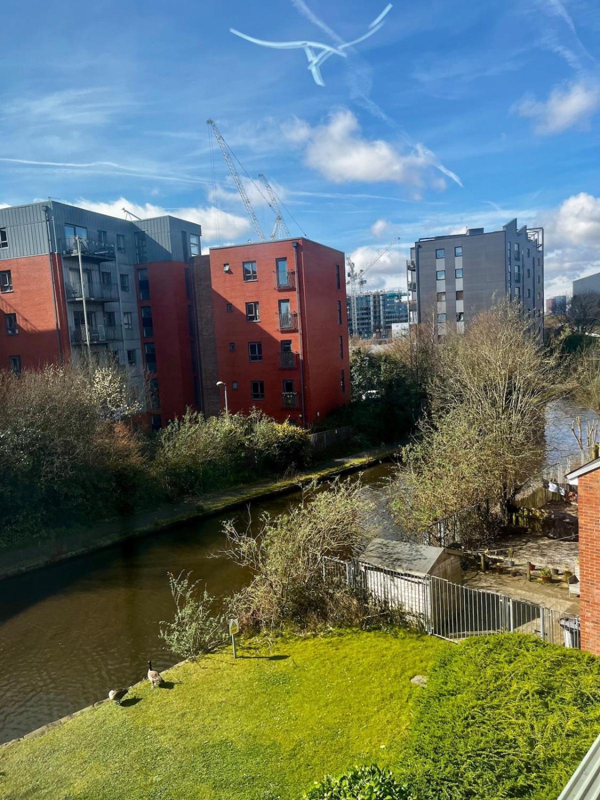 Apartment Serene 2-bed Flat With Canal Views - Coop Live & Ethiad *