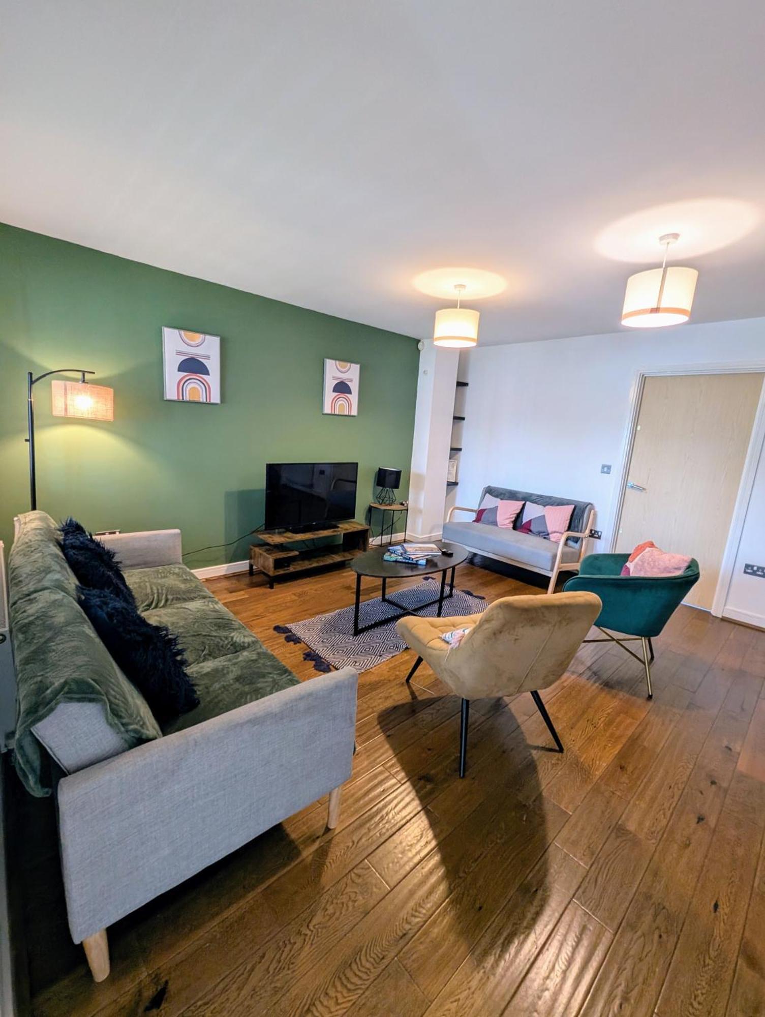 Modern Townhouse Near Coop Live Etihad Holiday home Manchester