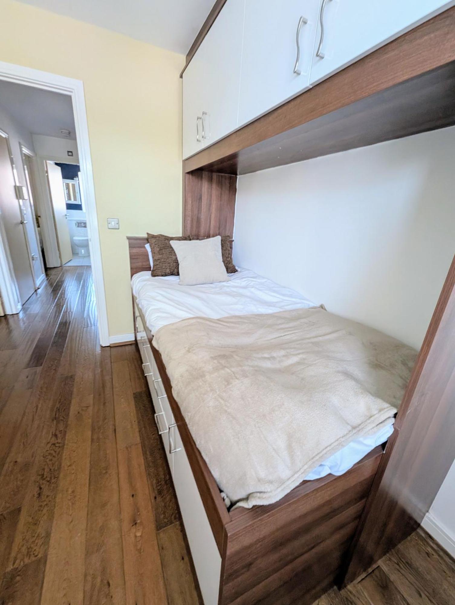 Modern Townhouse Near Coop Live Etihad
