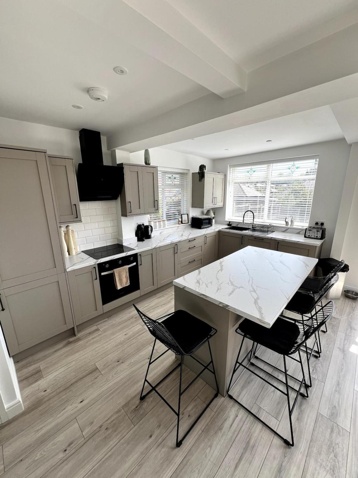 Holiday home Spacious, Cosy & Stylish 3 Bed In Salford, Near Trafford Park - Free Parking