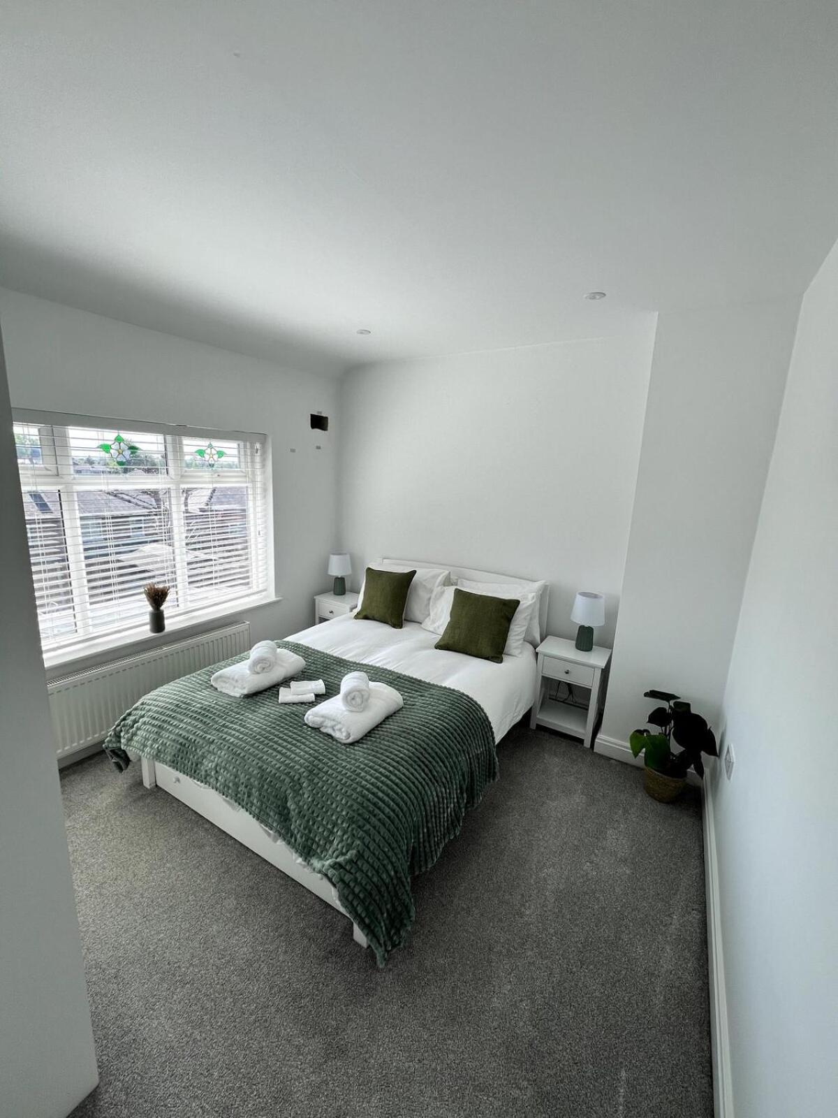 Holiday home Spacious, Cosy & Stylish 3 Bed In Salford, Near Trafford Park - Free Parking *