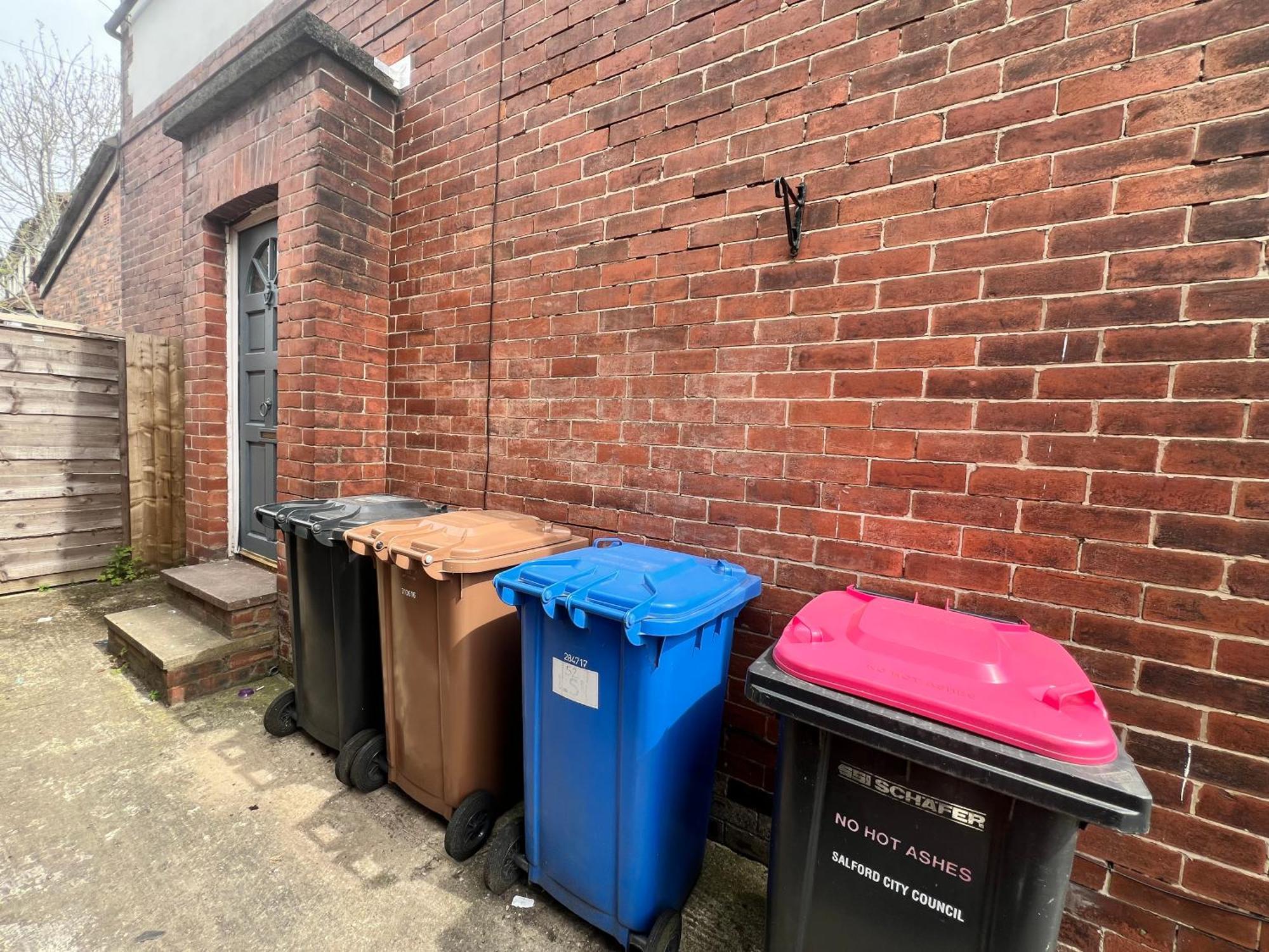 Spacious House Close To With Free Parking Holiday home