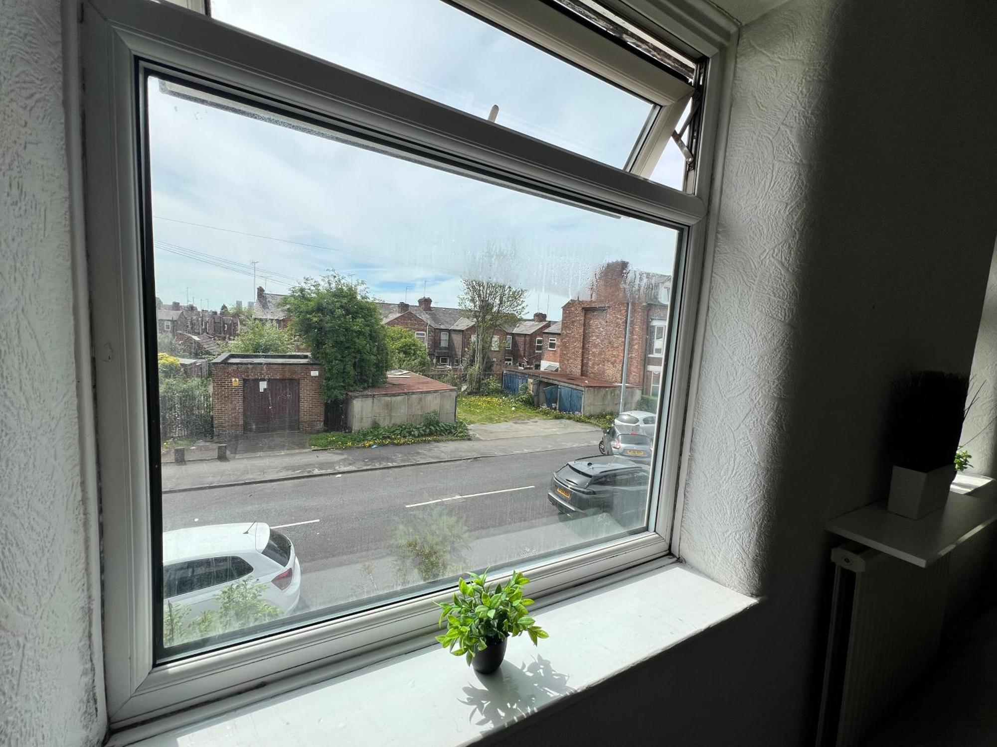 Spacious House Close To With Free Parking Holiday home