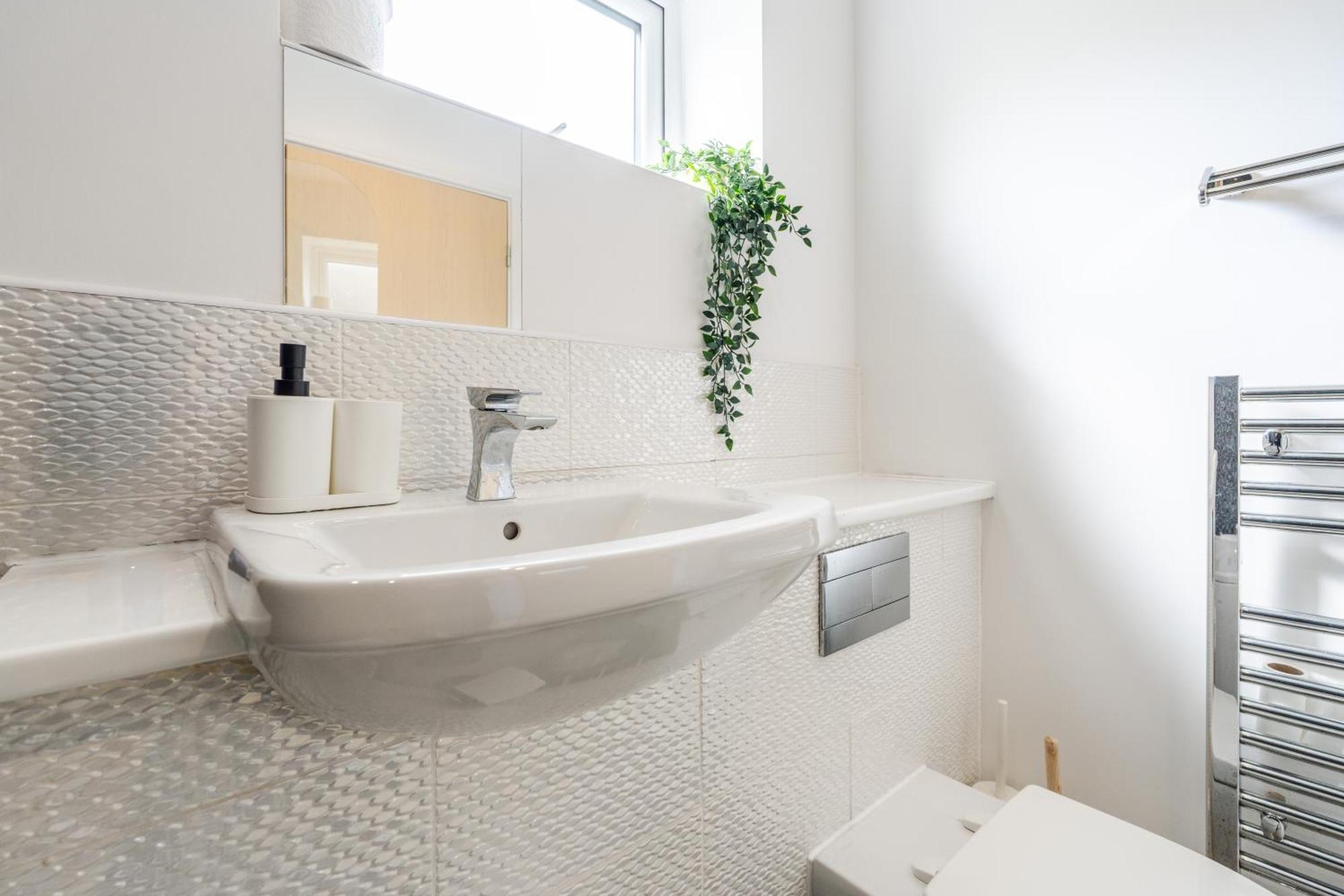 Spacious 4bd 3bt - Etihad - Coop - Pool Table - Free Parking * Manchester