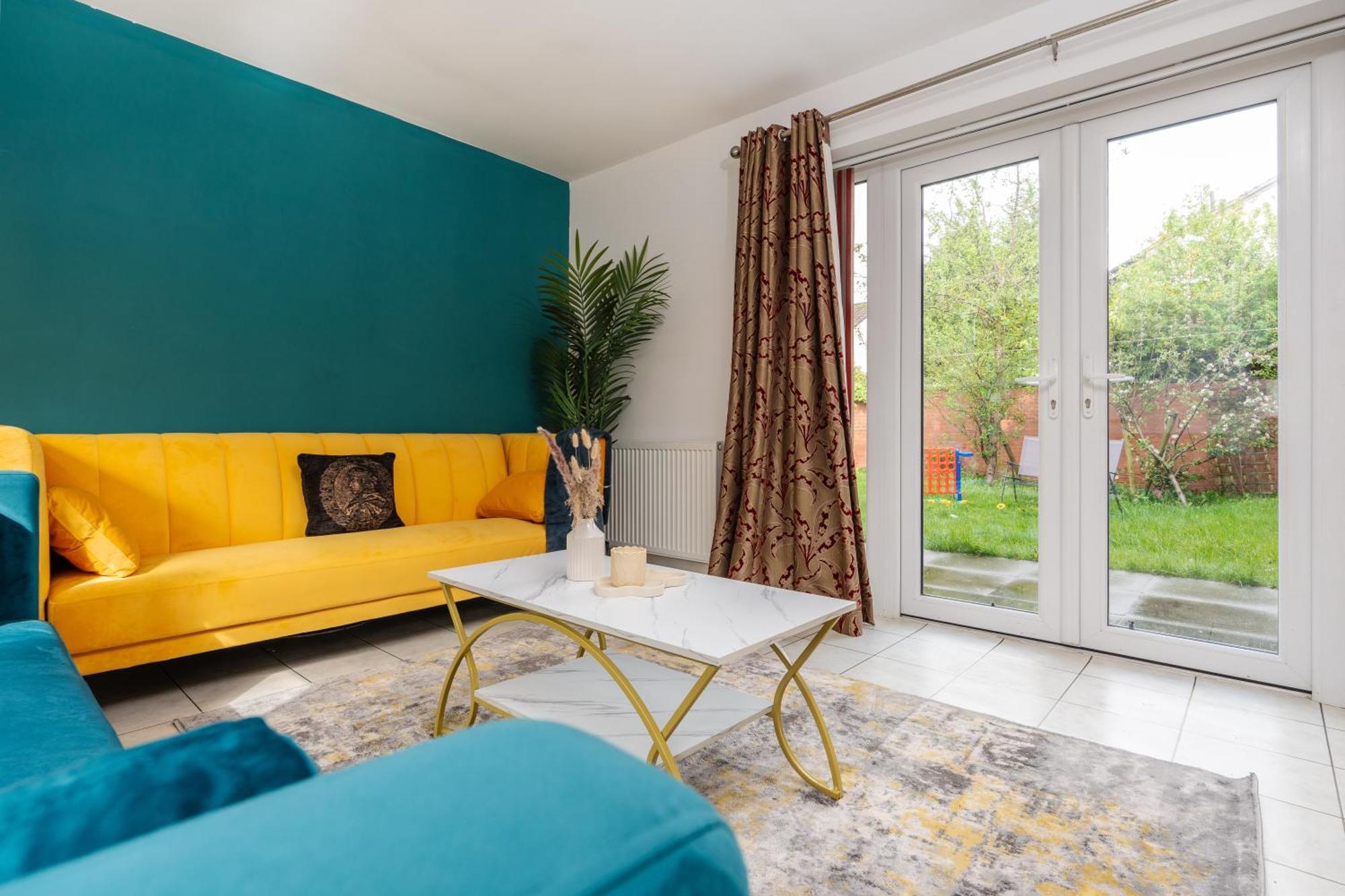 Holiday home Spacious 4bd 3bt - Etihad - Coop - Pool Table - Free Parking Manchester