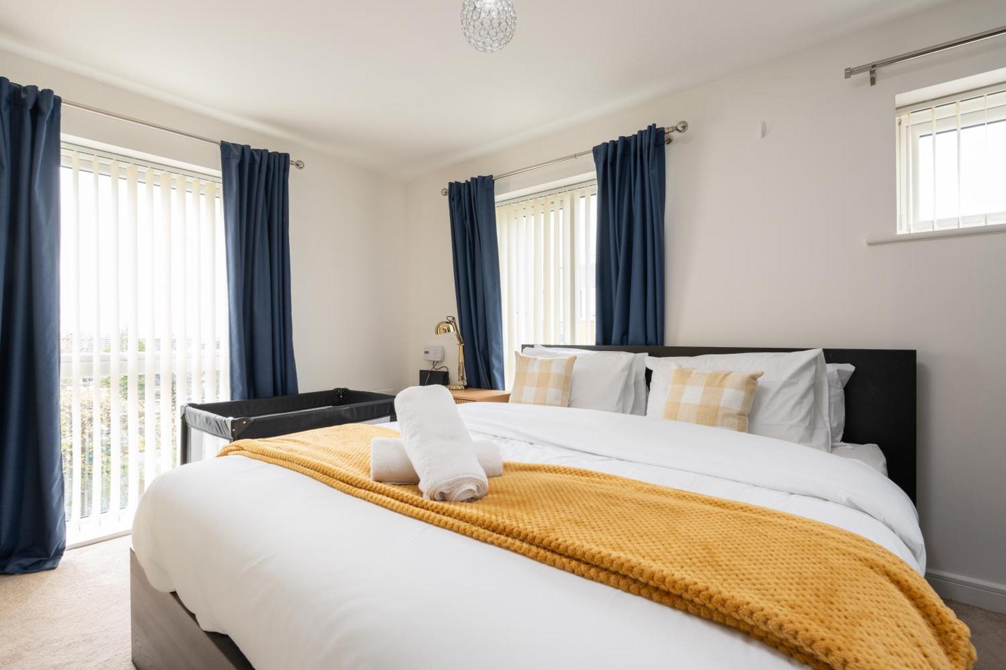 Spacious 4bd 3bt - Etihad - Coop - Pool Table - Free Parking Holiday home