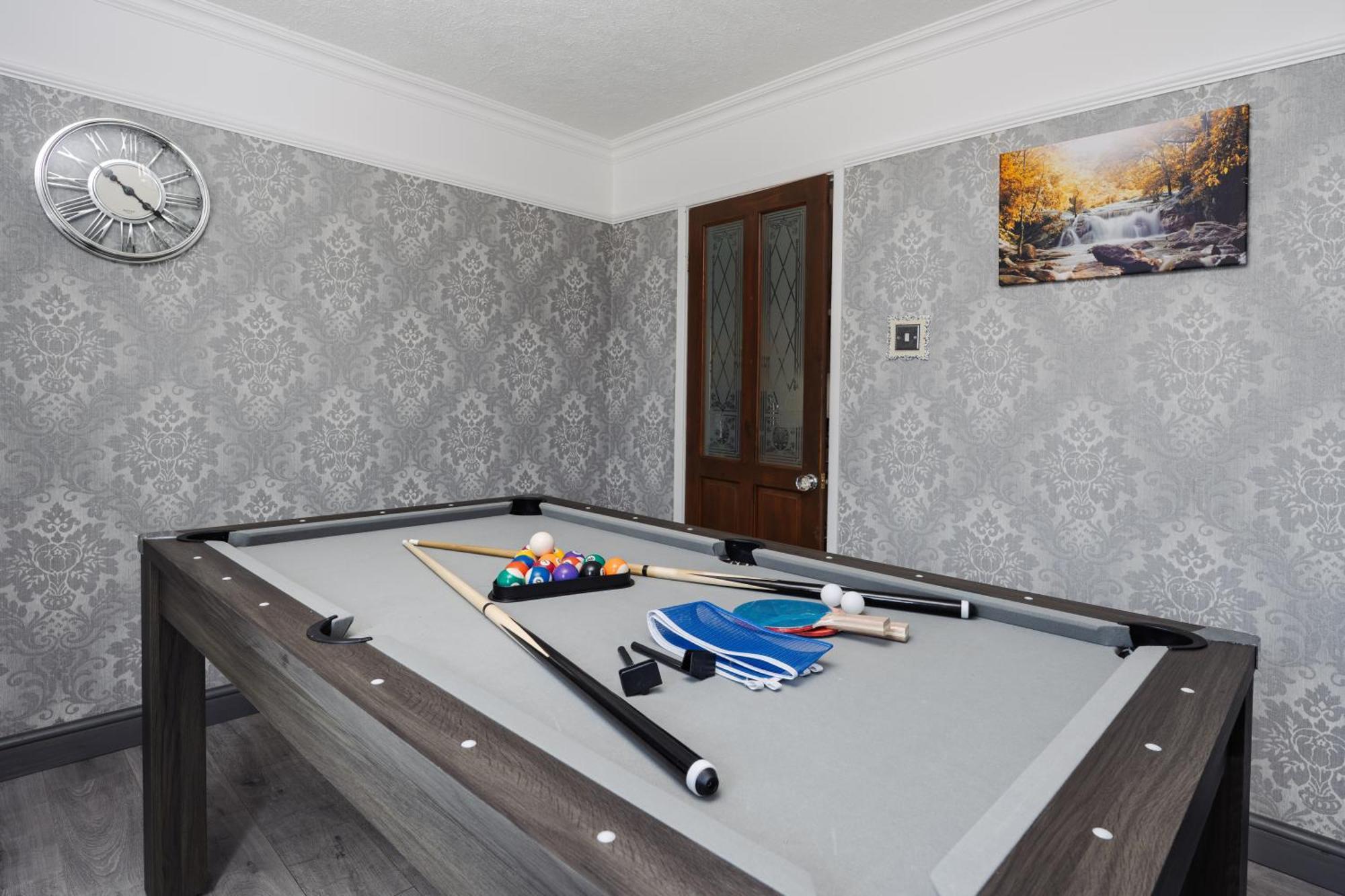 Boutique 3bd Opposite Etihad & Coop - Free Parking - Pool Table *