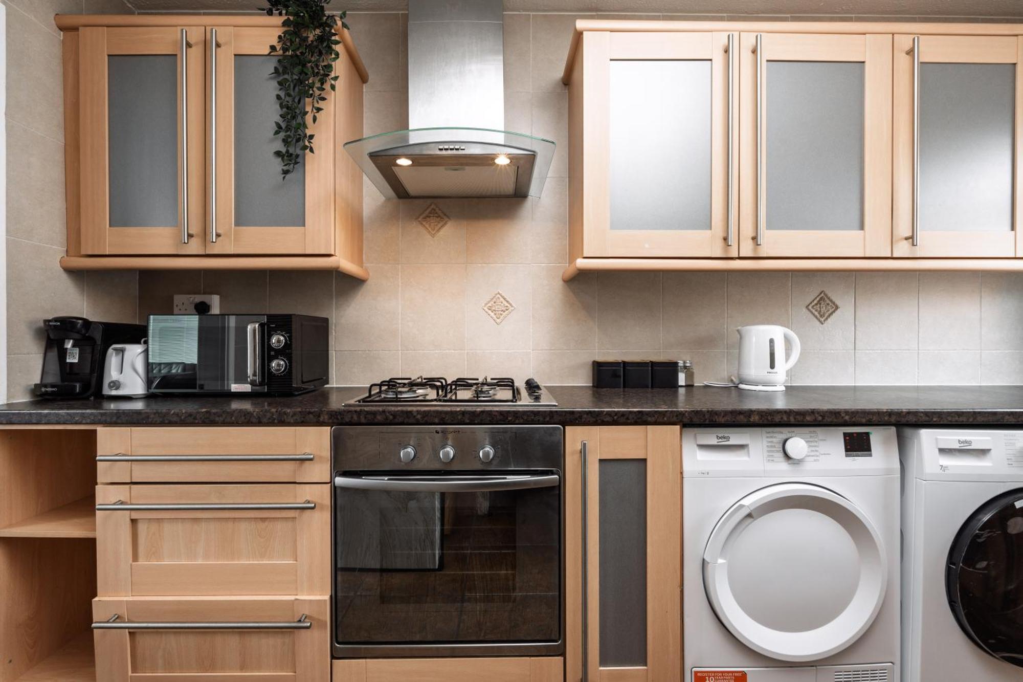 Boutique 3bd Opposite Etihad & Coop - Free Parking - Pool Table