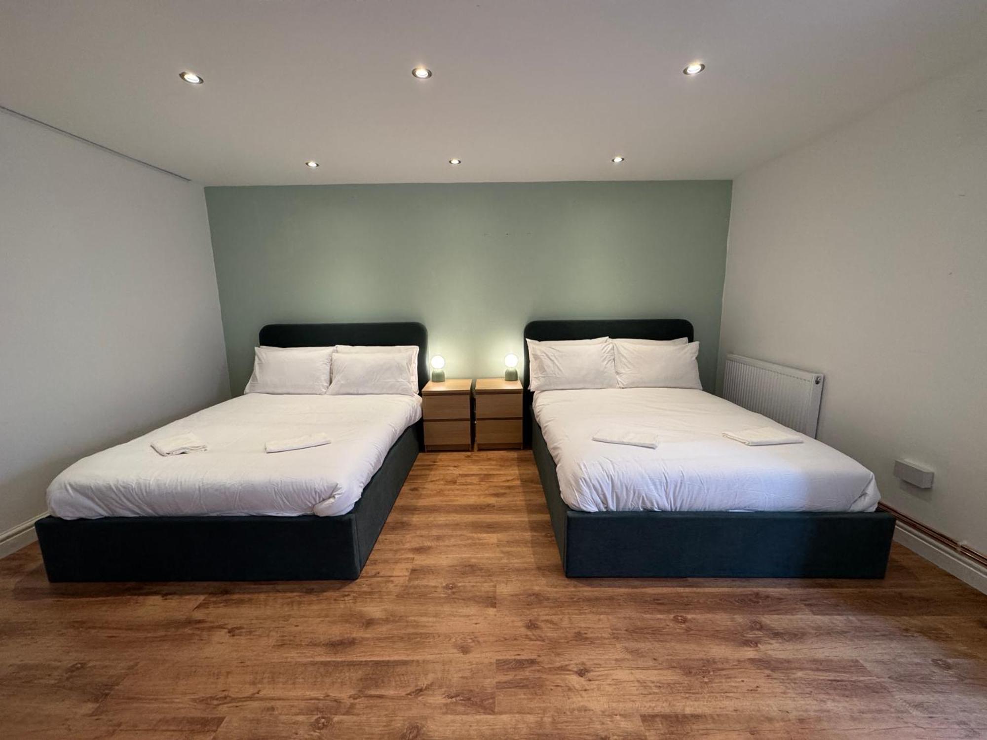 Stretford - Sleeps 6 - Wifi - Parking - Near Stadium * Manchester