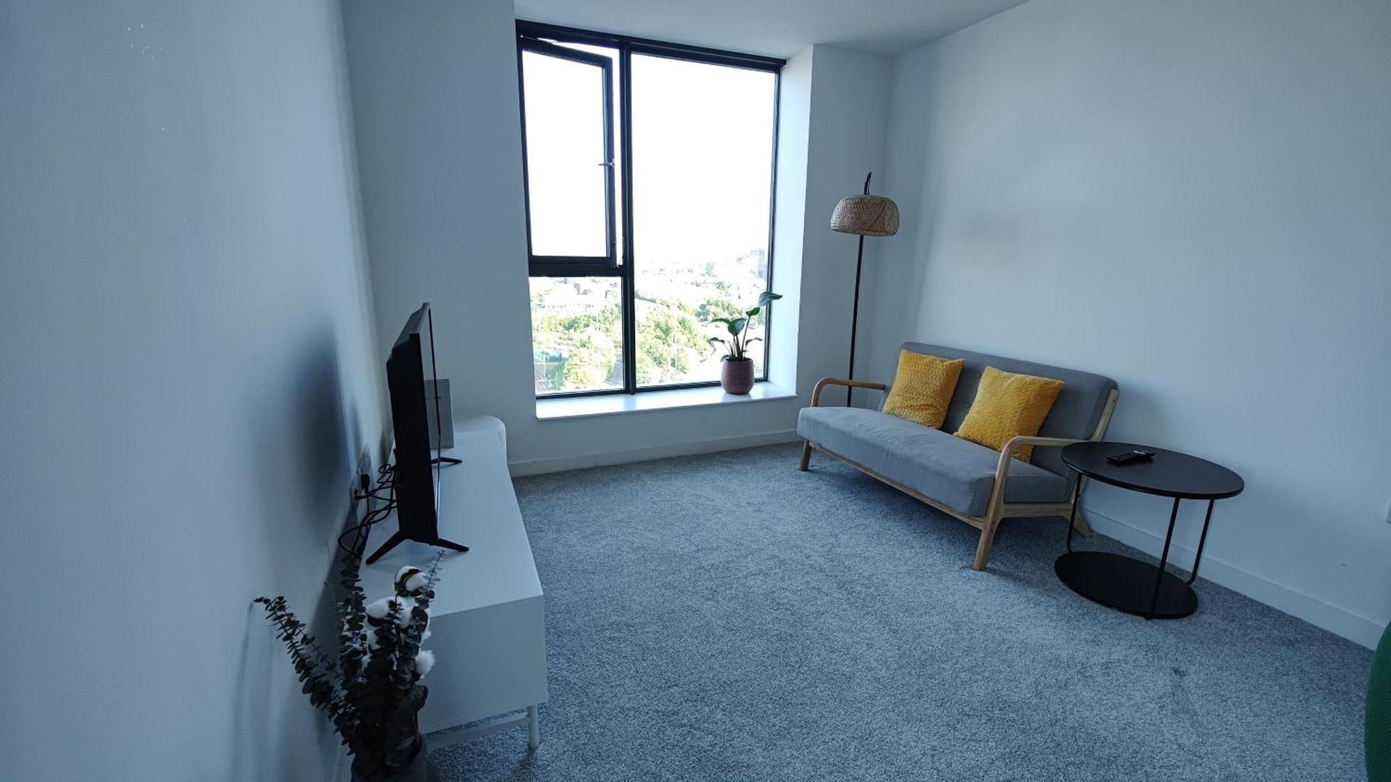 Apartment Penthouse-like With & Waterfront Views In Old Trafford