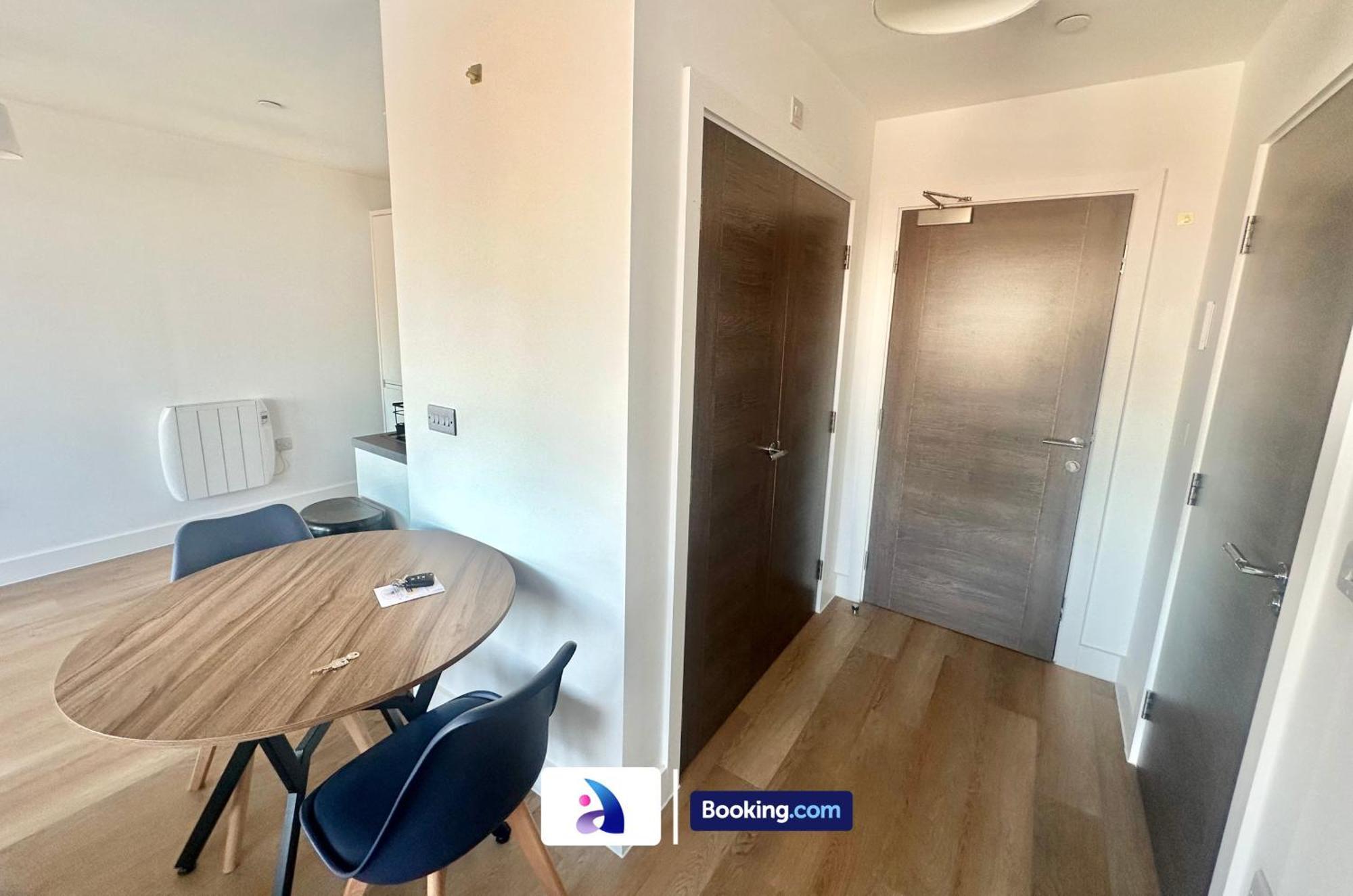 Apartment Modern By Avalora Short Lets & Serviced Old Trafford With Free Parking, Mcr Stadium - Ua92 *