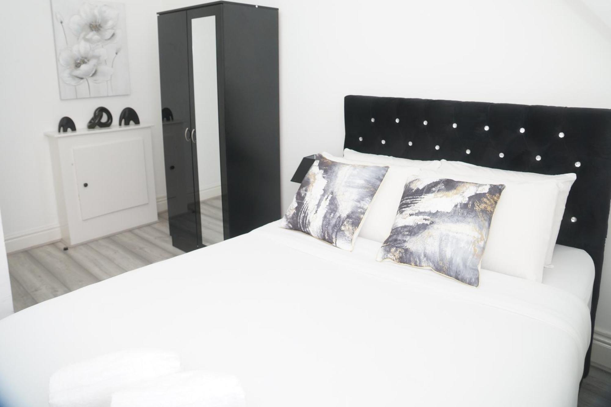 Affordably Elegant Close To Coop Live, Etihad Stadium And Centre Apartment